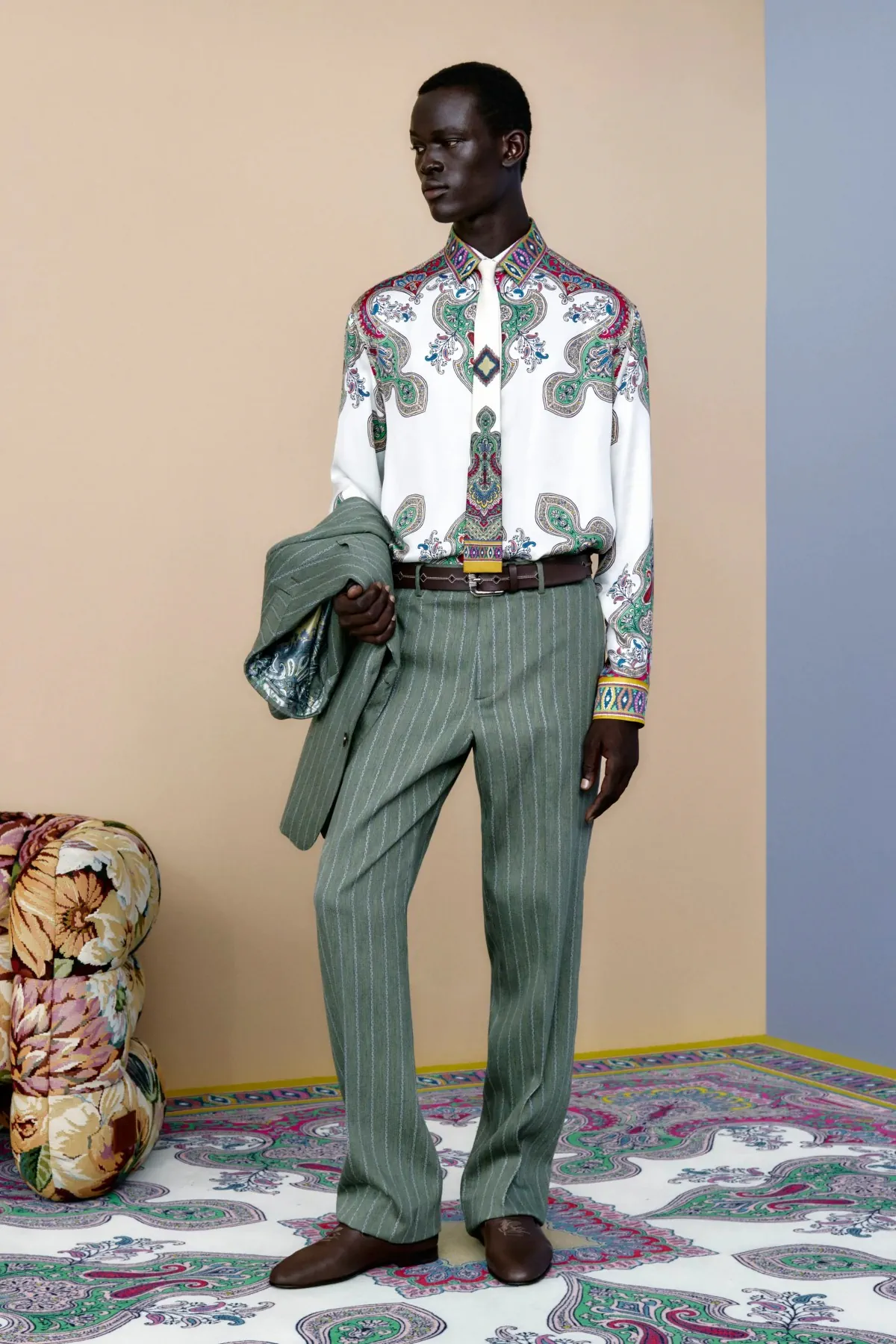 La collection Printemps 2026 d'ETRO révèle une masculinité apaisée, loin des codes spectaculaires habituels