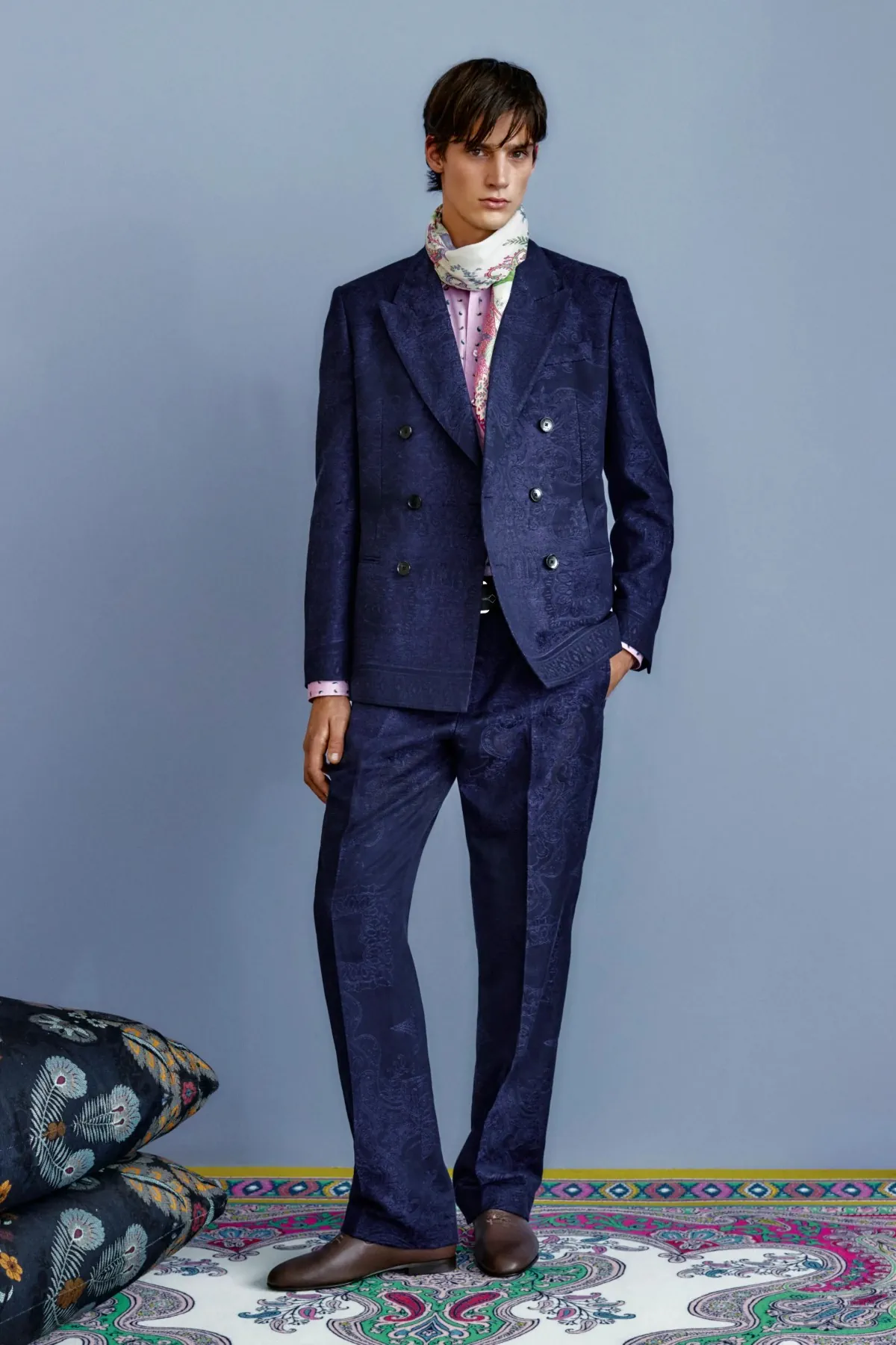 La collection Printemps 2026 d'ETRO révèle une masculinité apaisée, loin des codes spectaculaires habituels