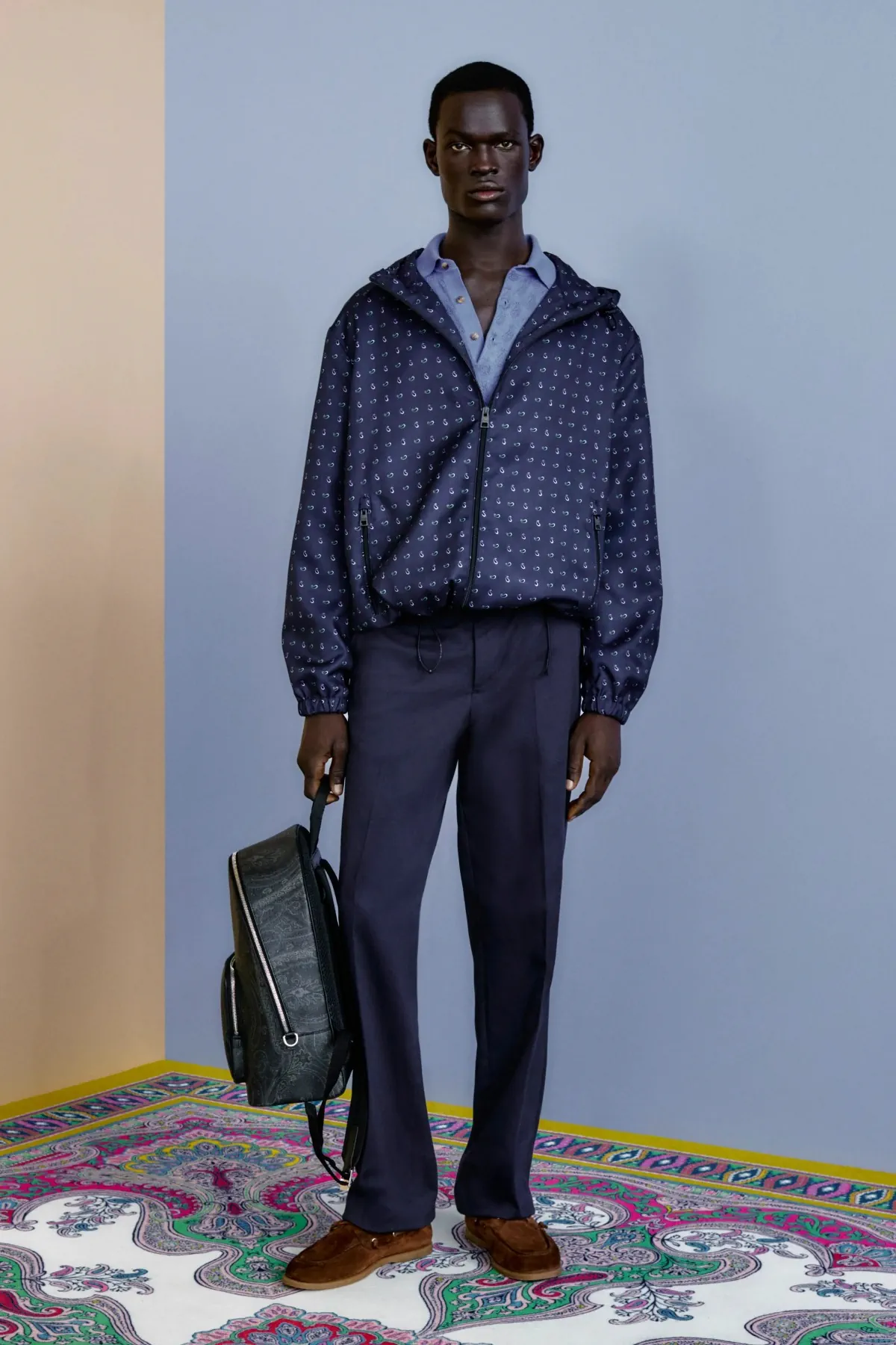 La collection Printemps 2026 d'ETRO révèle une masculinité apaisée, loin des codes spectaculaires habituels