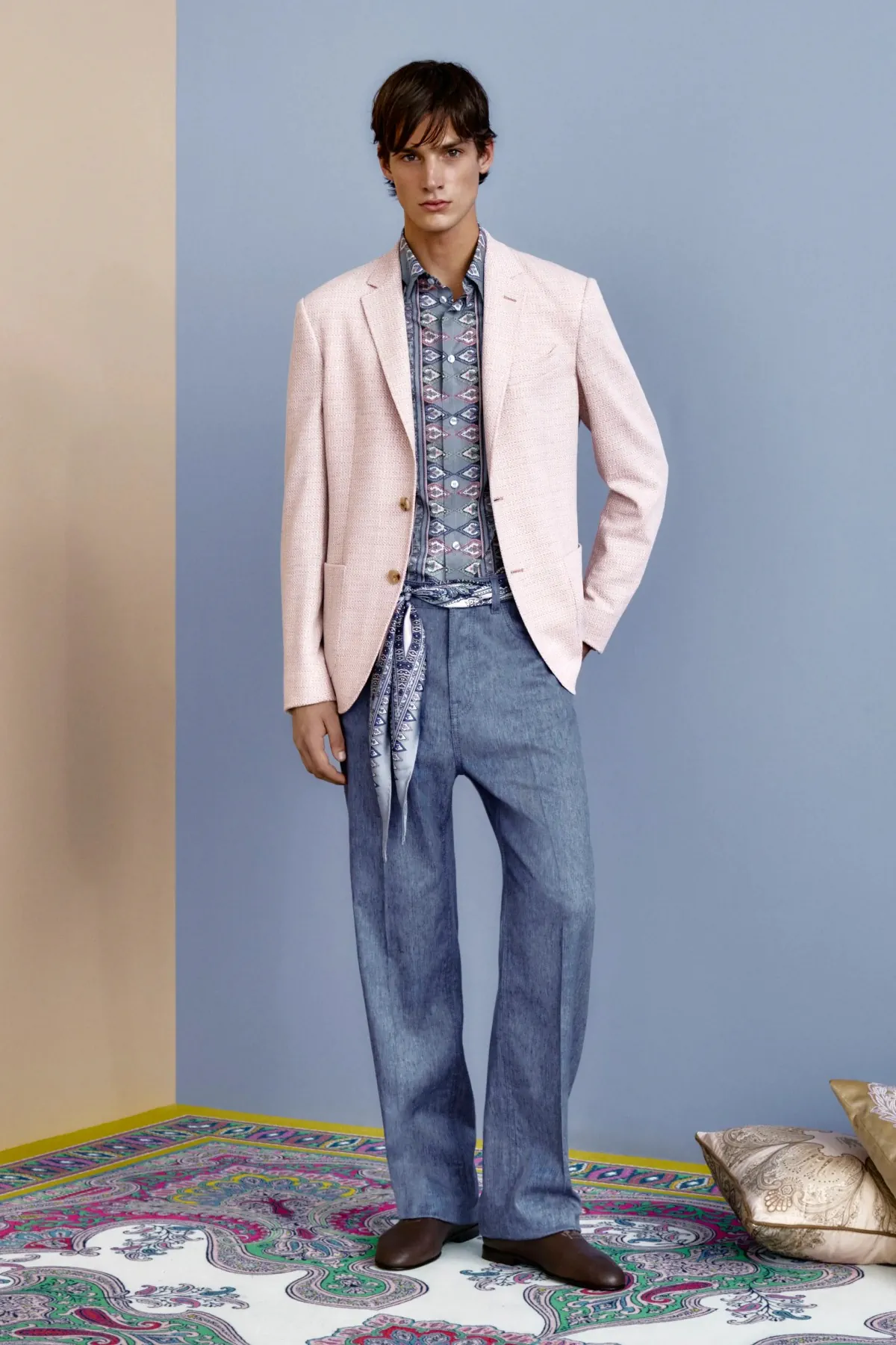 La collection Printemps 2026 d'ETRO révèle une masculinité apaisée, loin des codes spectaculaires habituels