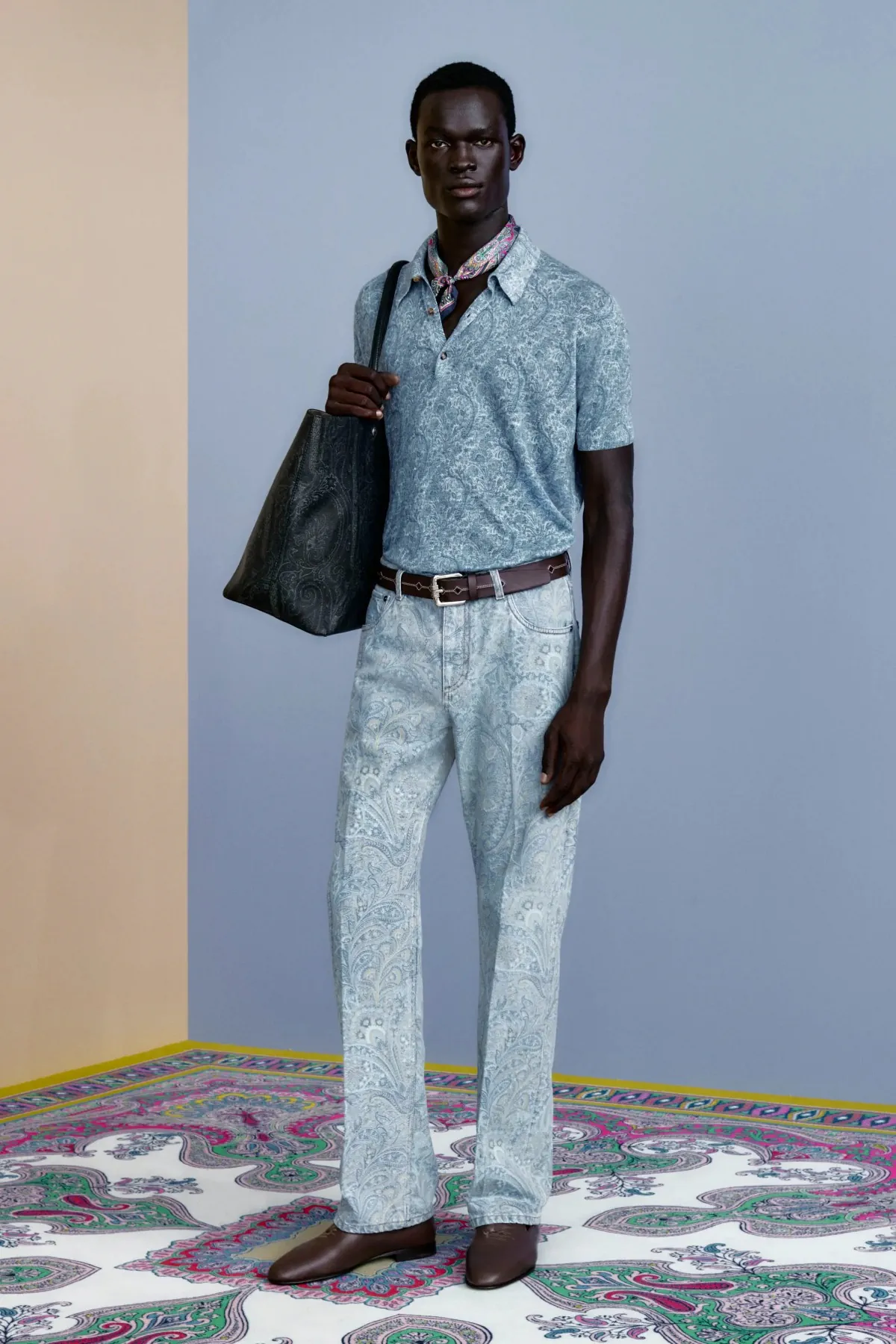 La collection Printemps 2026 d'ETRO révèle une masculinité apaisée, loin des codes spectaculaires habituels