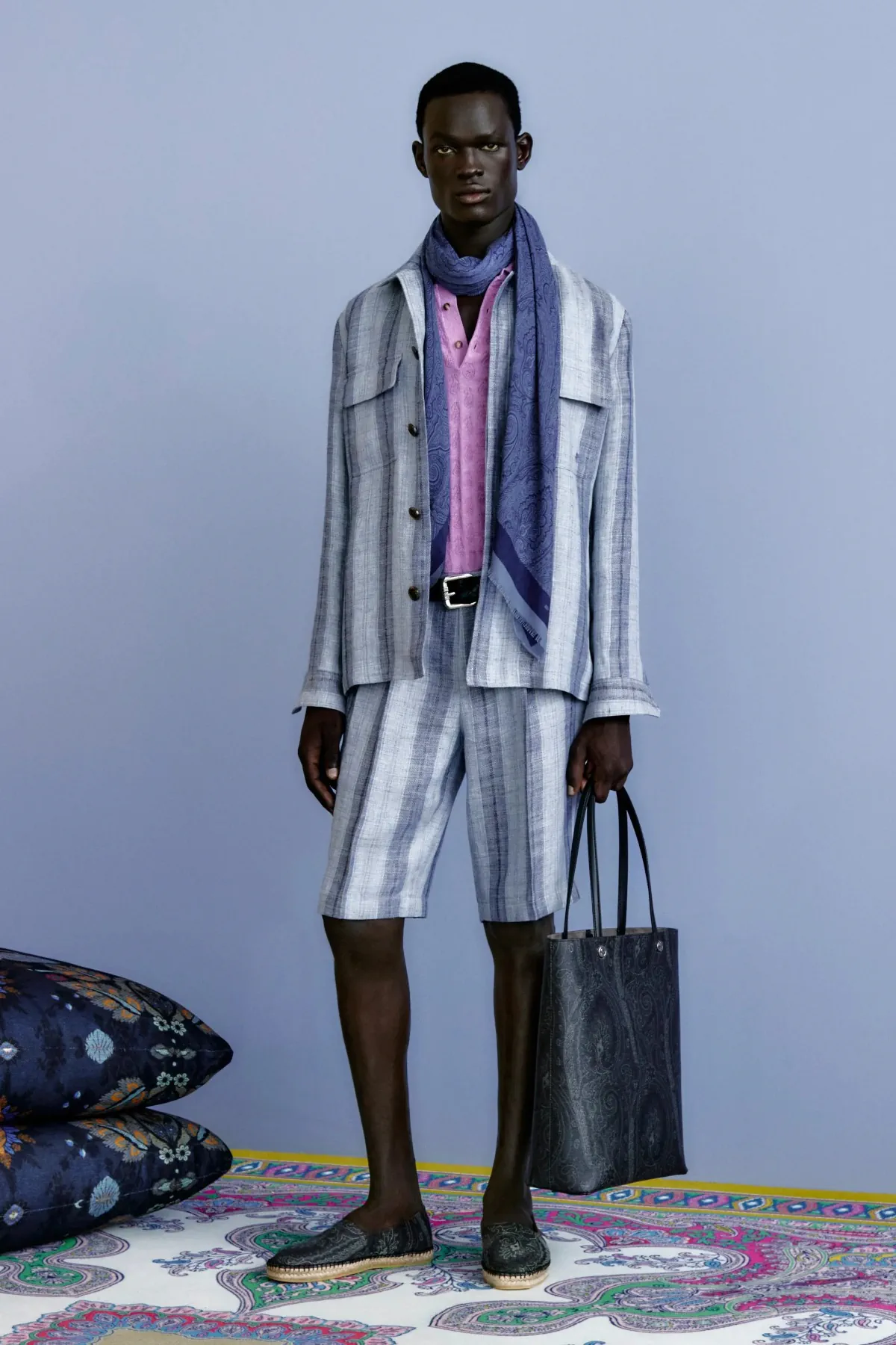 La collection Printemps 2026 d'ETRO révèle une masculinité apaisée, loin des codes spectaculaires habituels