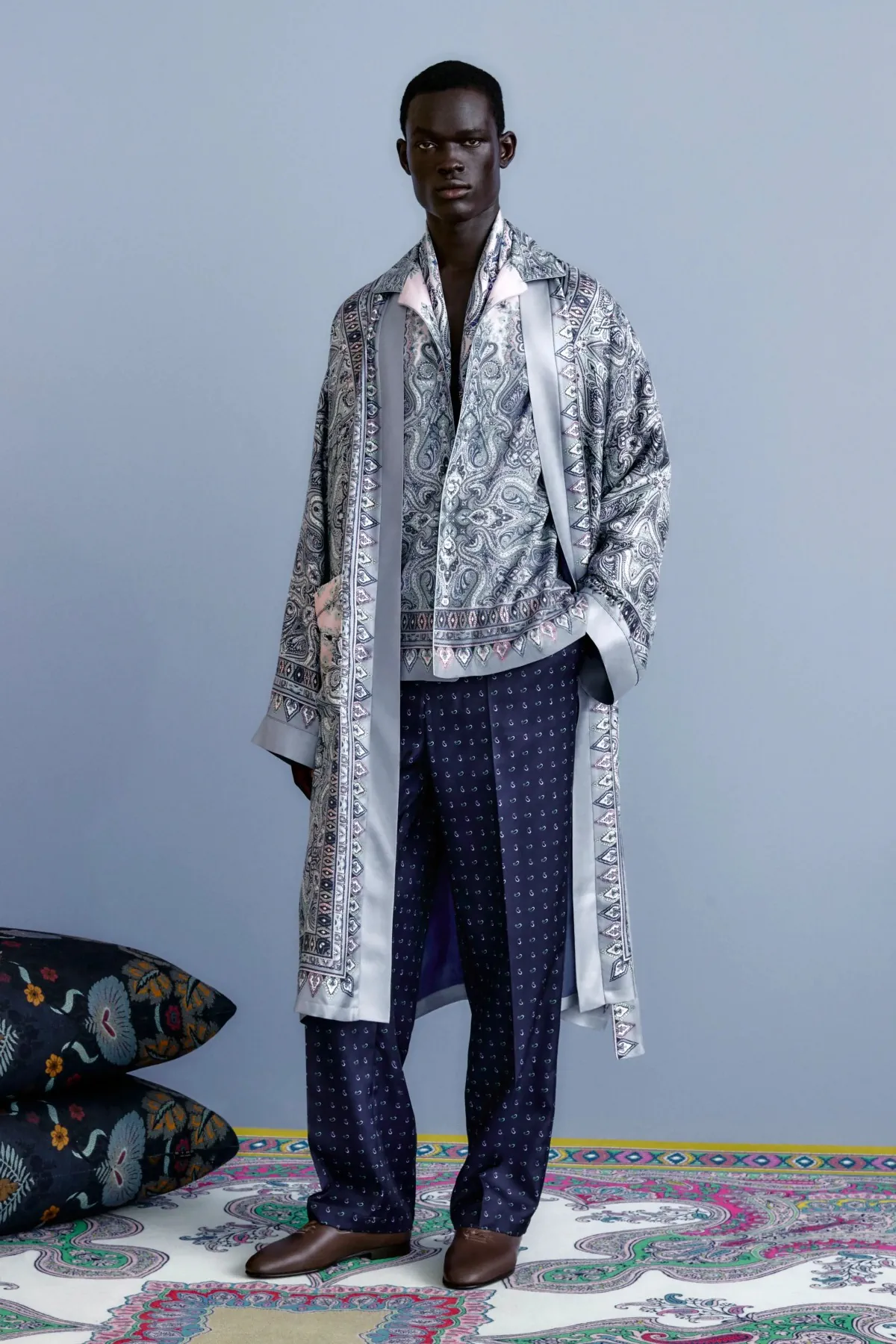 La collection Printemps 2026 d'ETRO révèle une masculinité apaisée, loin des codes spectaculaires habituels