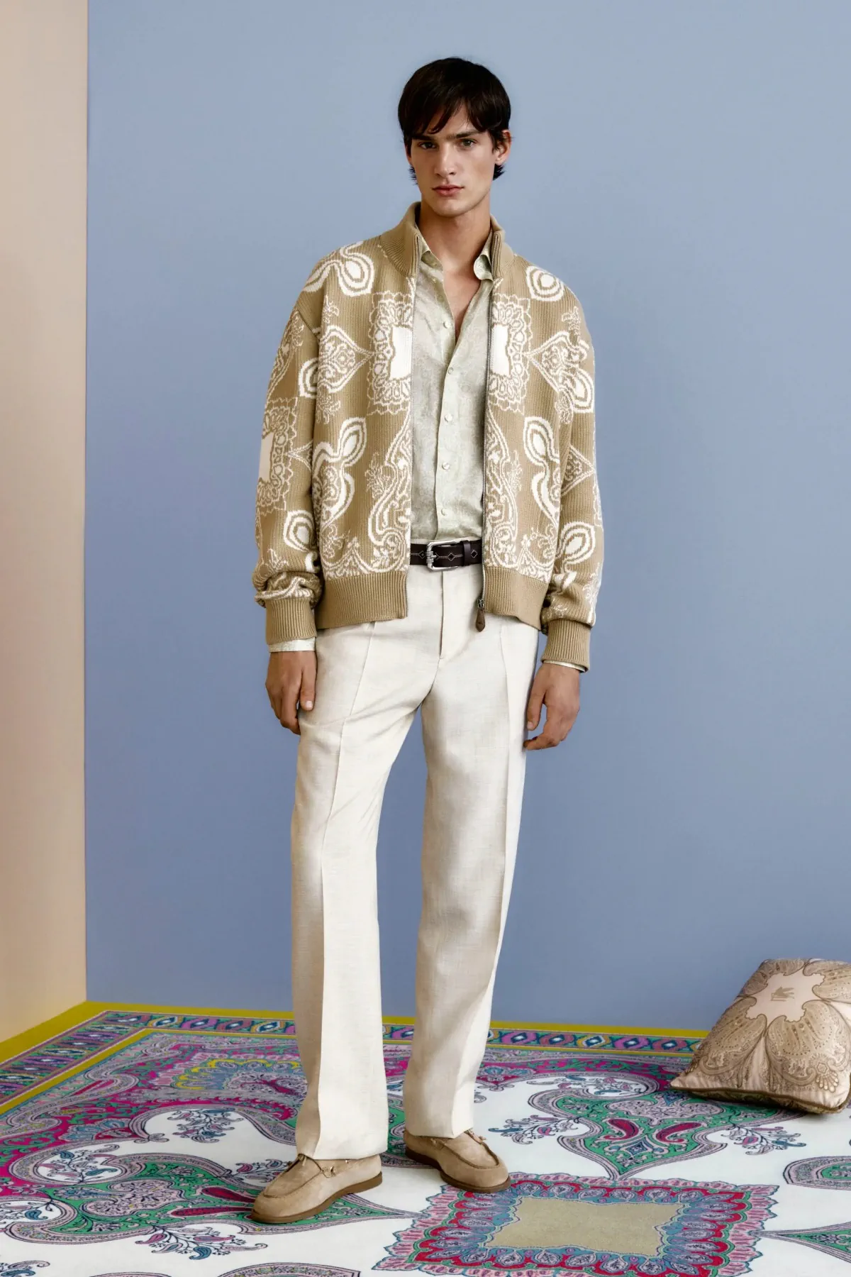 La collection Printemps 2026 d'ETRO révèle une masculinité apaisée, loin des codes spectaculaires habituels