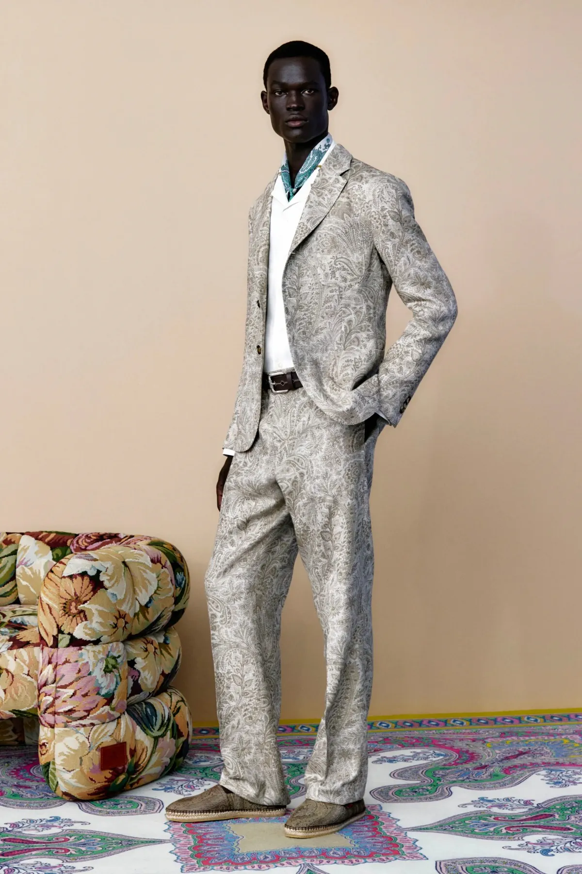 La collection Printemps 2026 d'ETRO révèle une masculinité apaisée, loin des codes spectaculaires habituels