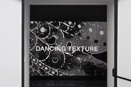 L'exposition « DANCING TEXTURE » d'IM Men : la poésie textile inspirée par la céramique japonaise traditionnelle