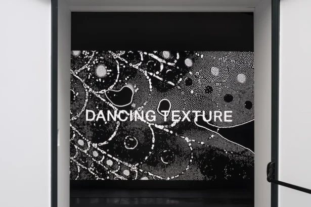 L'exposition « DANCING TEXTURE » d'IM Men : la poésie textile inspirée par la céramique japonaise traditionnelle