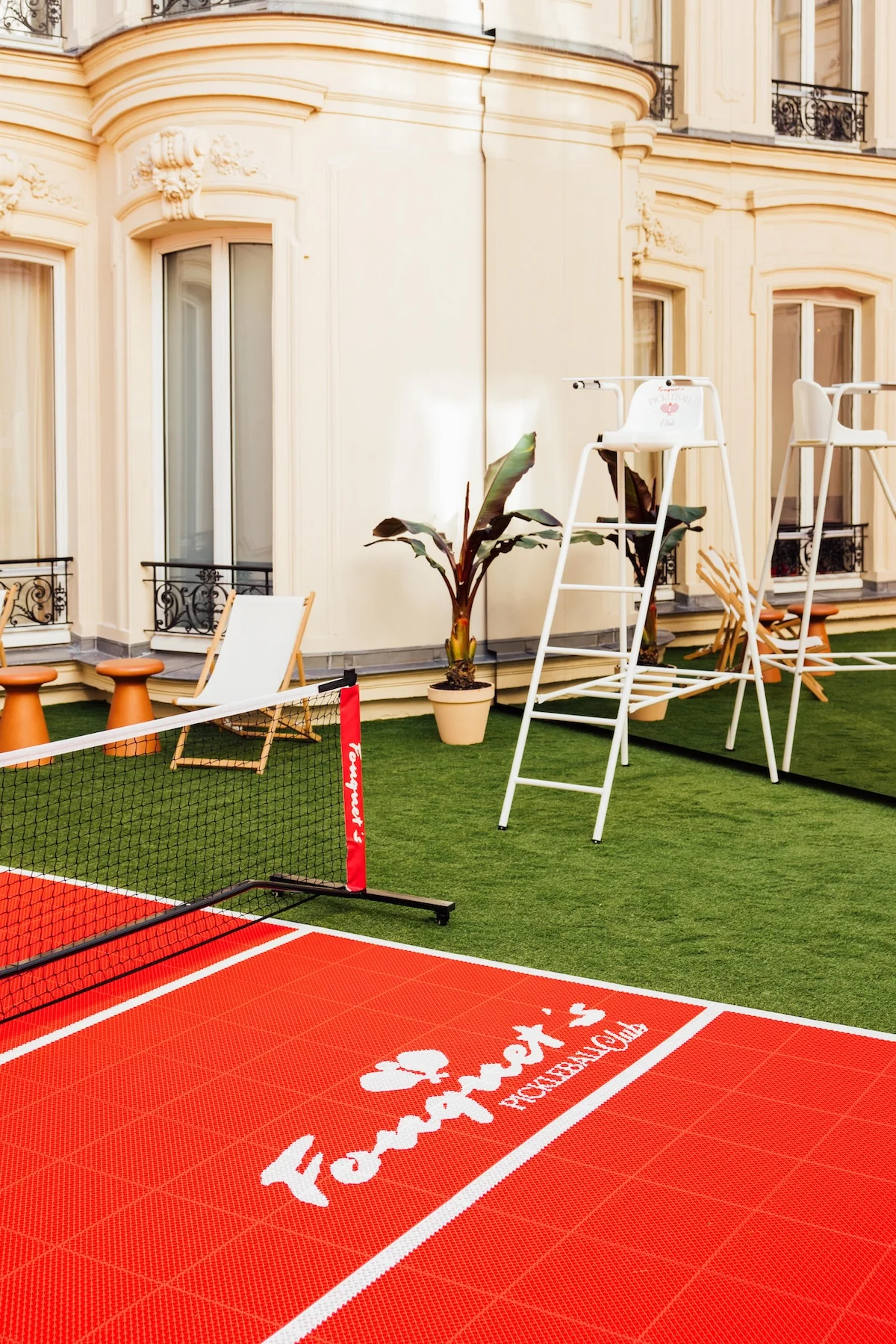Fouquets Paris lance son club de pickleball de luxe 2 Le Fouquet's Paris inaugure son club de pickleball de luxe éphémère dans le Triangle d'Or parisien