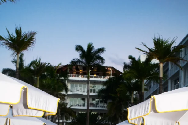 H&M HOME et Palm Heights transforment votre intérieur en refuge caribéen