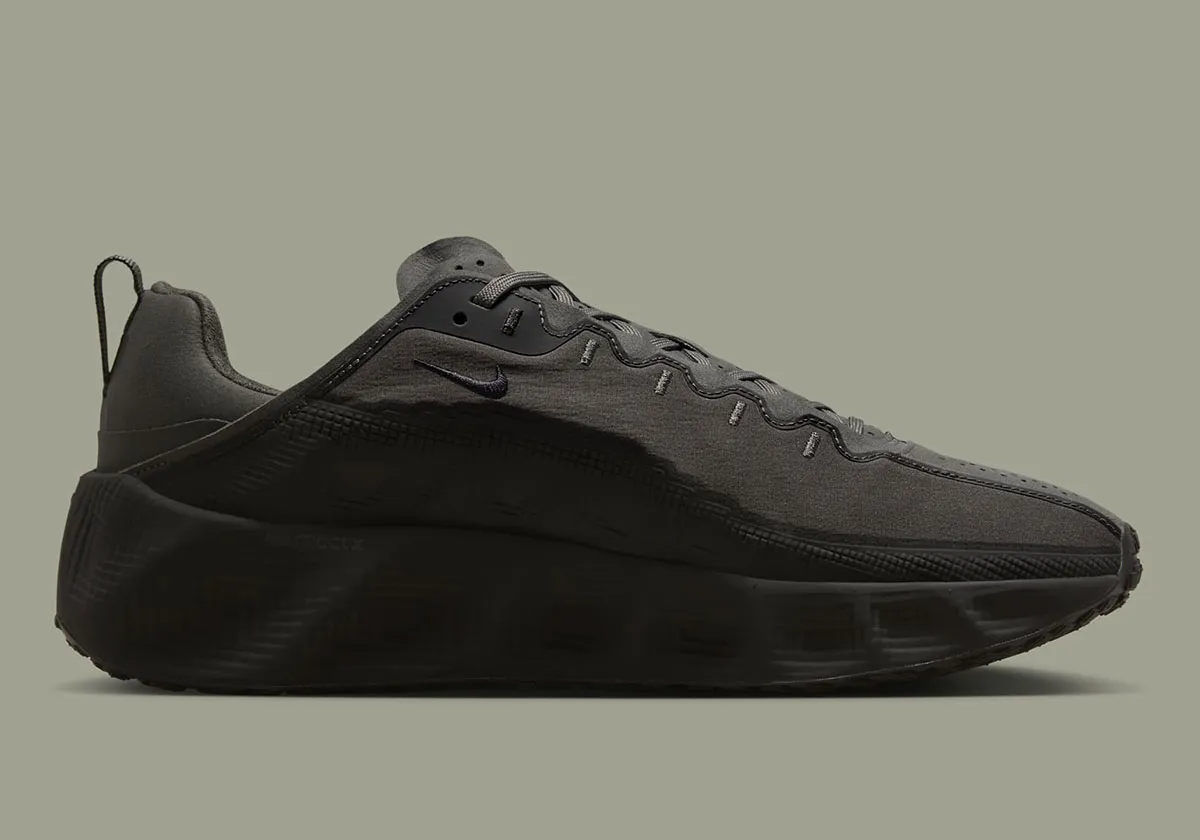 HYEIN SEO x Nike Ava Rover 4 HYEIN SEO réinvente la Nike Ava Rover dans une vision dystopique séduisante