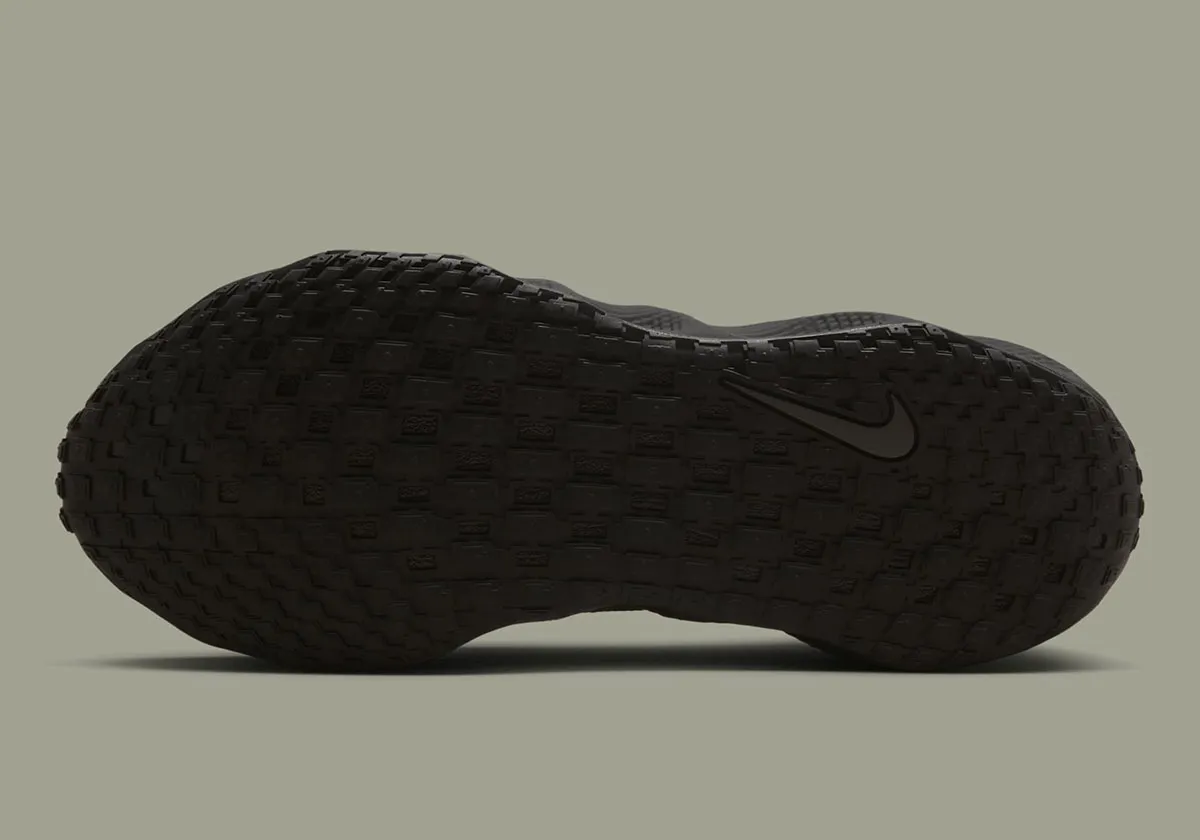 HYEIN SEO x Nike Ava Rover 7 HYEIN SEO réinvente la Nike Ava Rover dans une vision dystopique séduisante