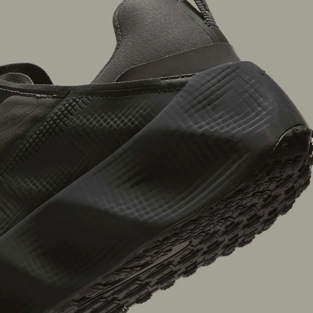 HYEIN SEO x Nike Ava Rover 8 HYEIN SEO réinvente la Nike Ava Rover dans une vision dystopique séduisante