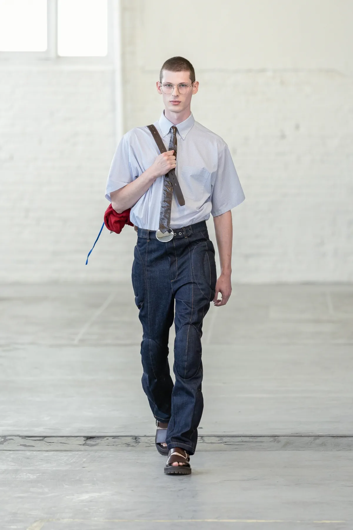 Hed Mayner Spring Summer 2026 Paris Fashion Week 4 HED MAYNER Printemps 2026 : une approche anti-structurelle inédite