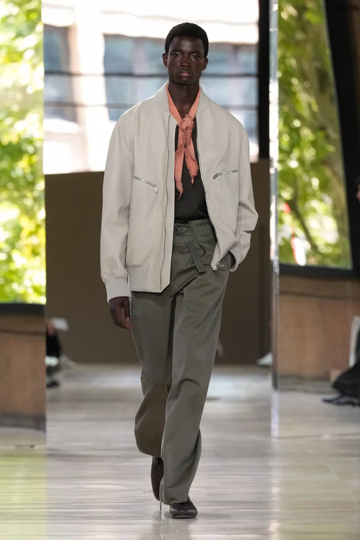 Hermès Printemps 2026 : une approche tactile de la mode masculine