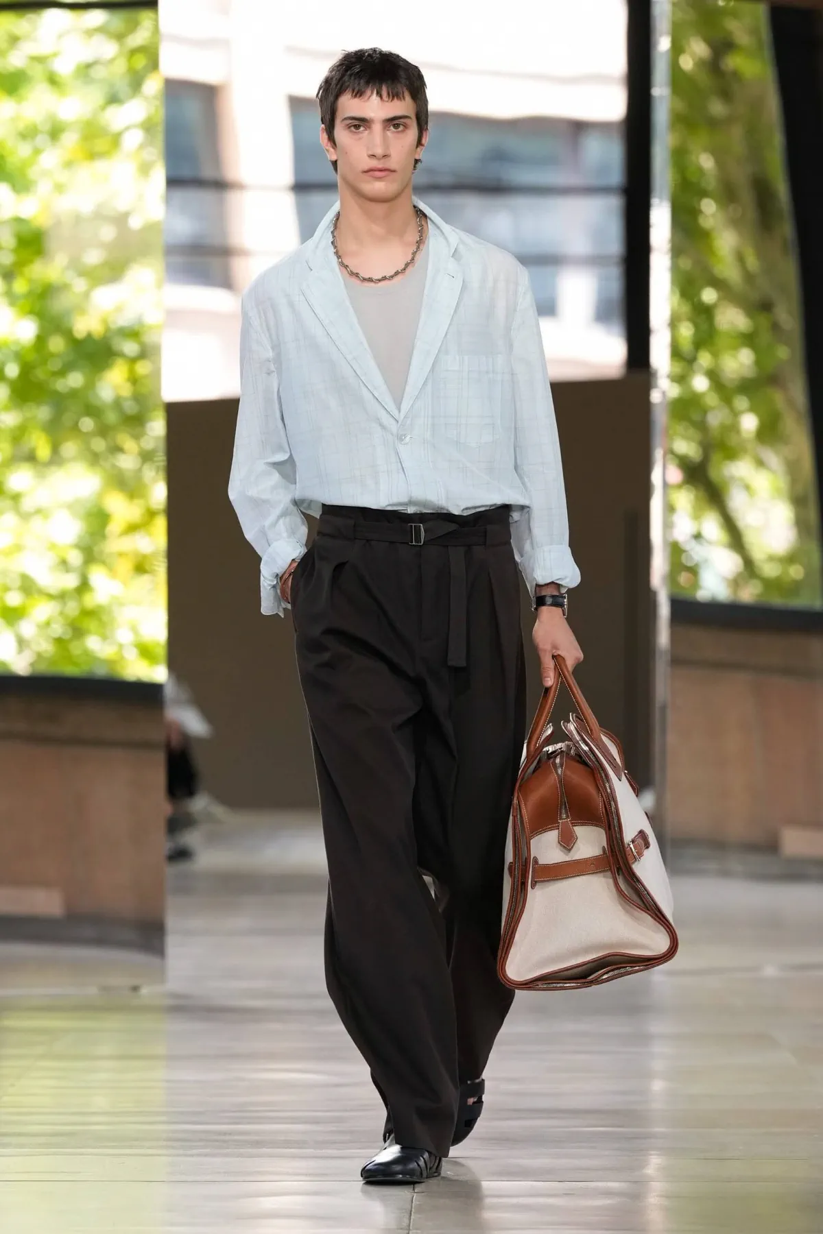 Hermès Printemps 2026 : une approche tactile de la mode masculine