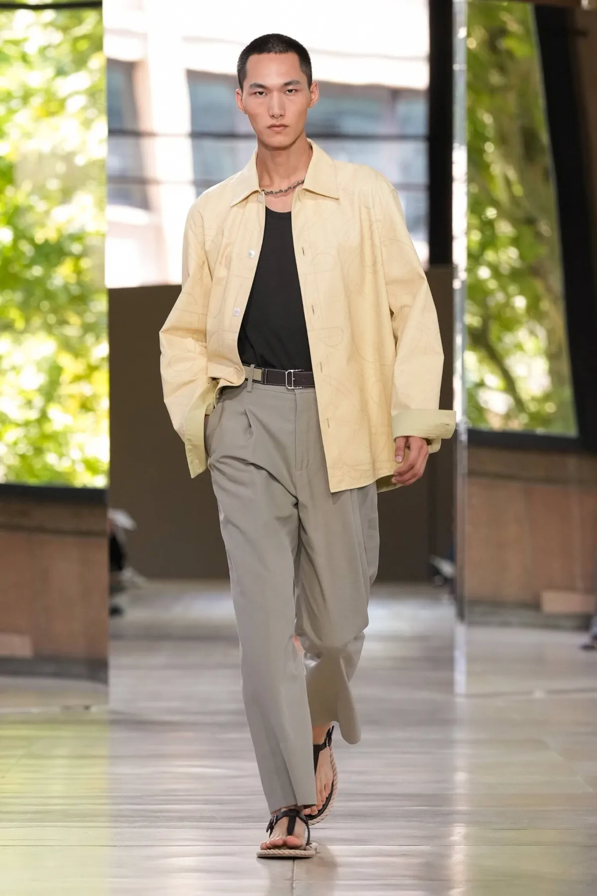 Hermès Printemps 2026 : une approche tactile de la mode masculine