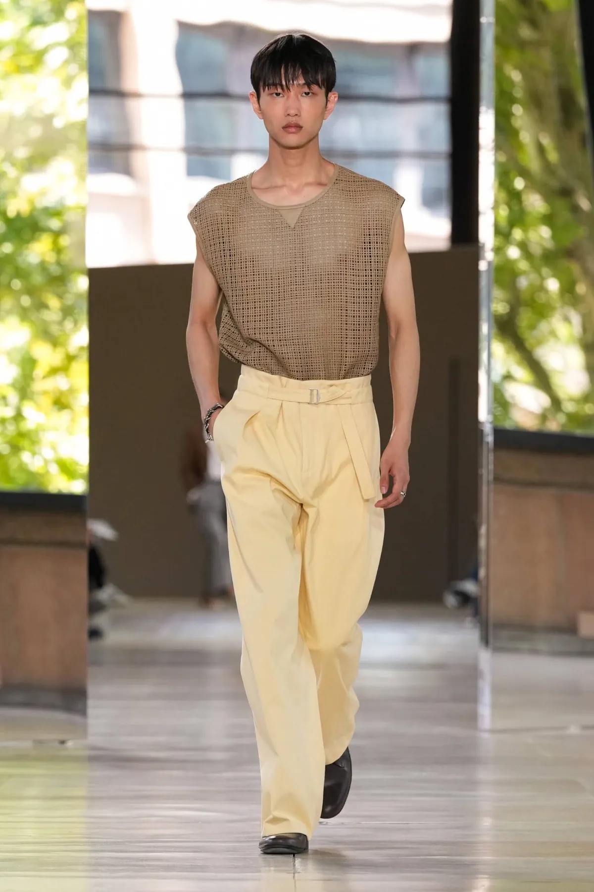 Hermès Printemps 2026 : une approche tactile de la mode masculine
