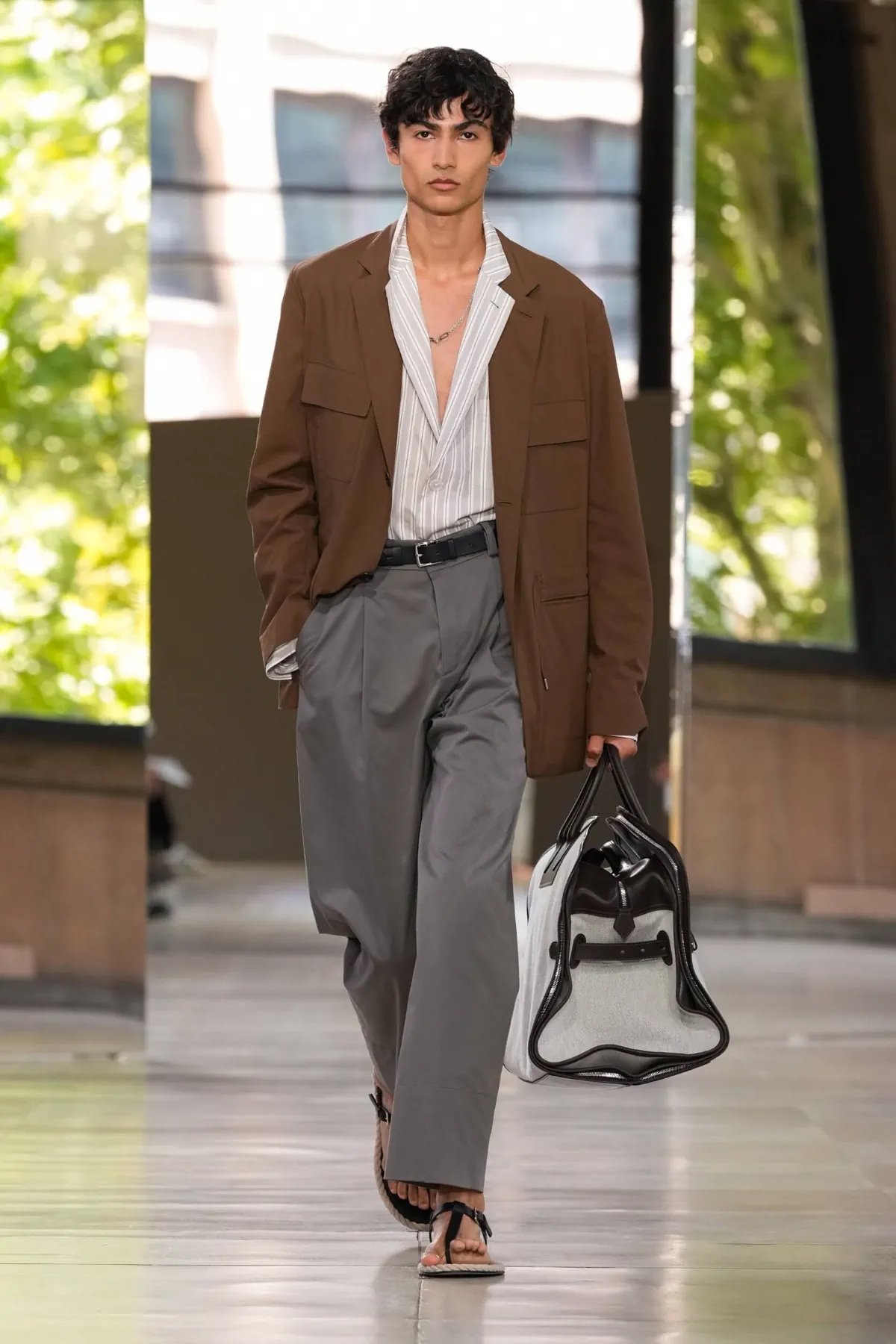 Hermès Printemps 2026 : une approche tactile de la mode masculine