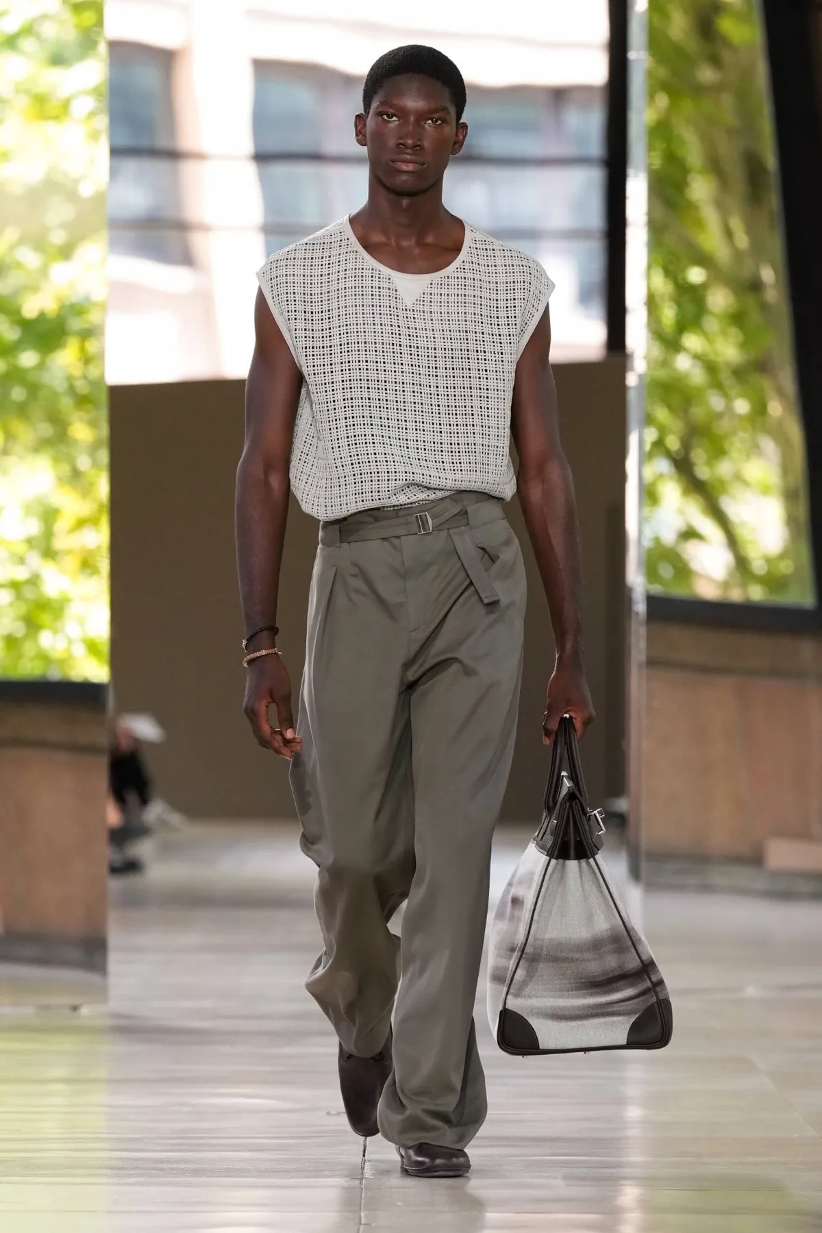 Hermès Printemps 2026 : une approche tactile de la mode masculine