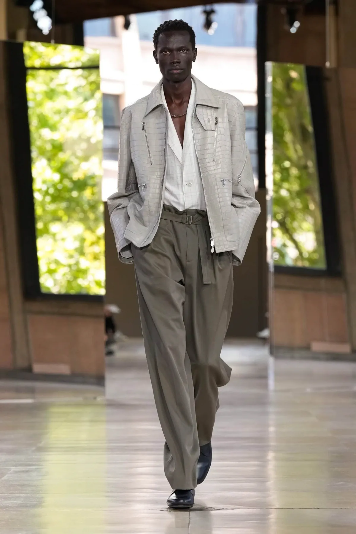 Hermès Printemps 2026 : une approche tactile de la mode masculine