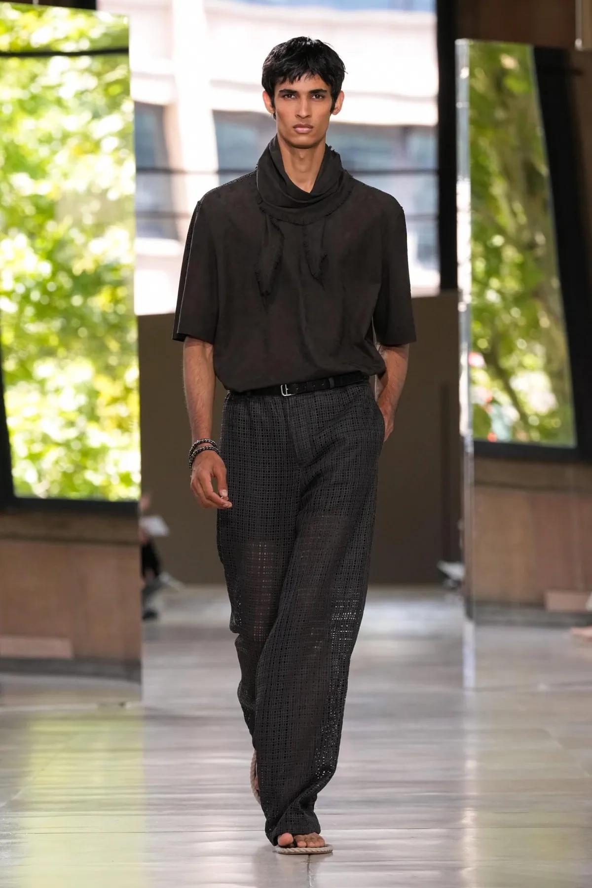 Hermès Printemps 2026 : une approche tactile de la mode masculine