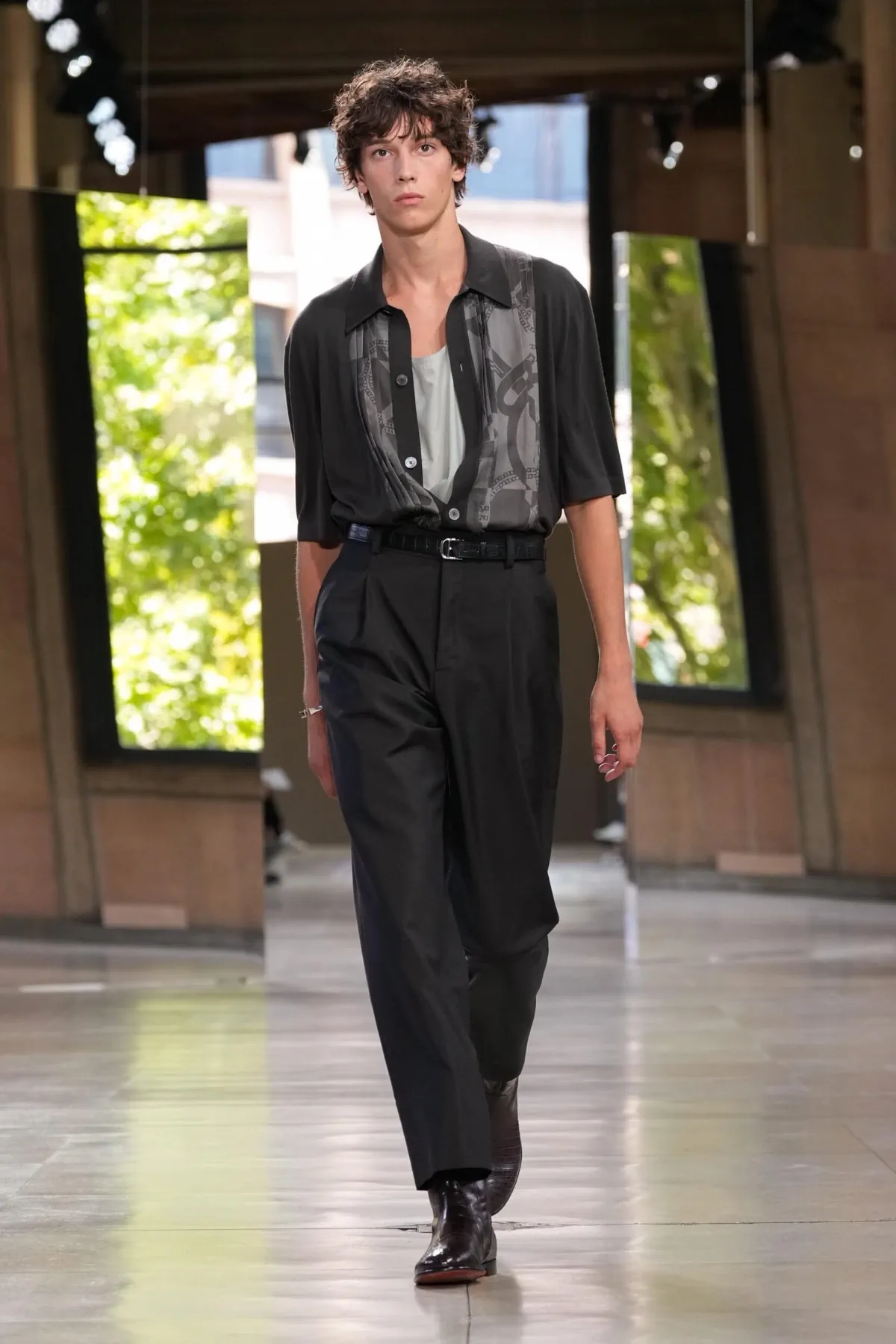Hermès Printemps 2026 : une approche tactile de la mode masculine