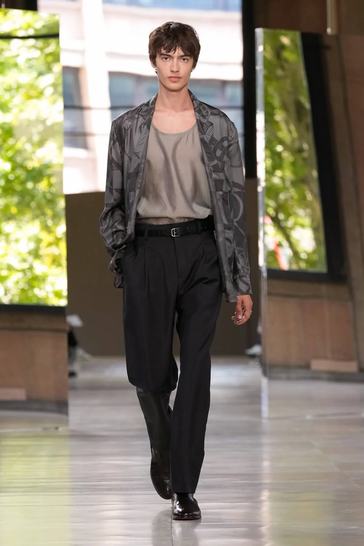 Hermès Printemps 2026 : une approche tactile de la mode masculine