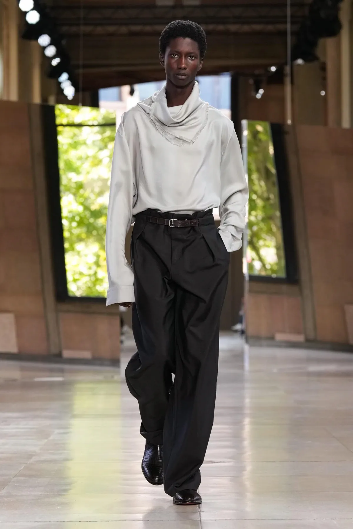 Hermès Printemps 2026 : une approche tactile de la mode masculine