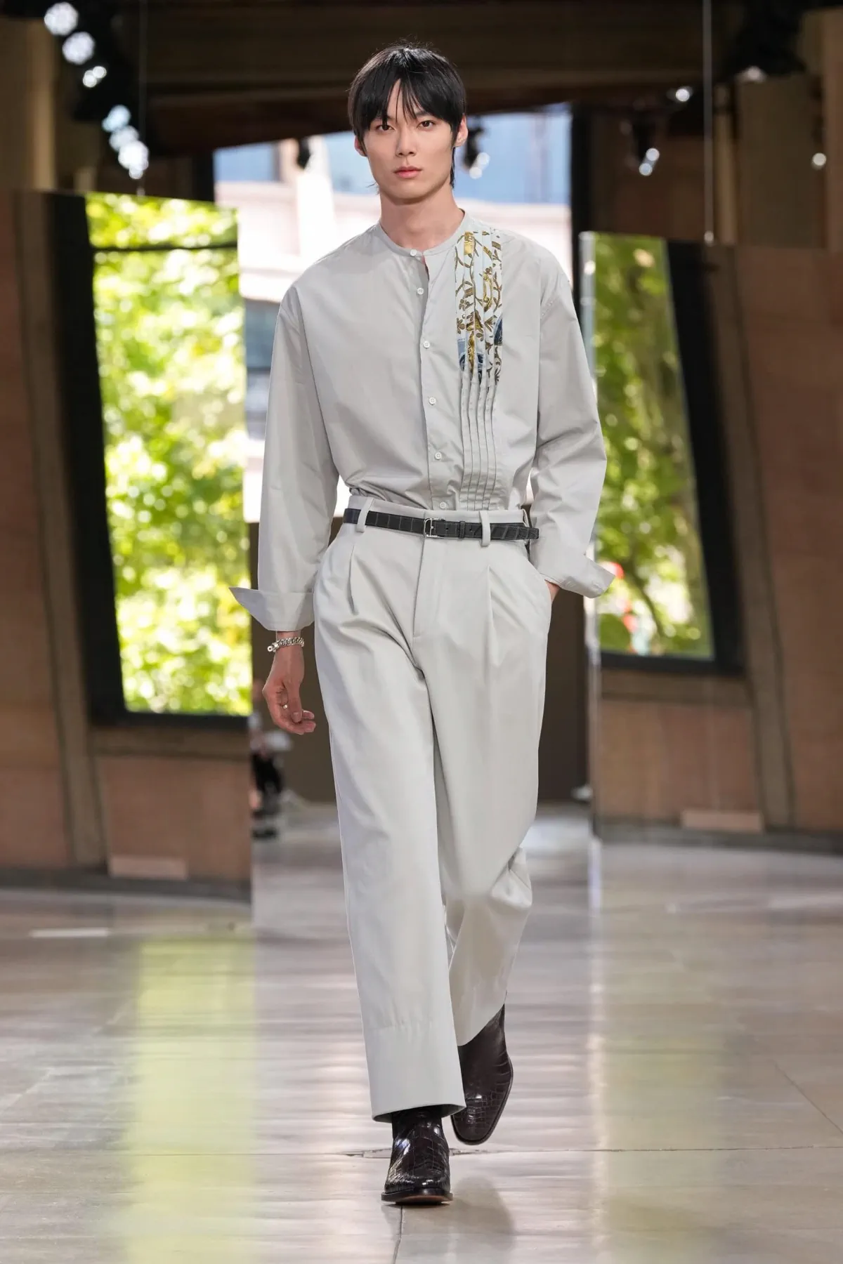 Hermès Printemps 2026 : une approche tactile de la mode masculine