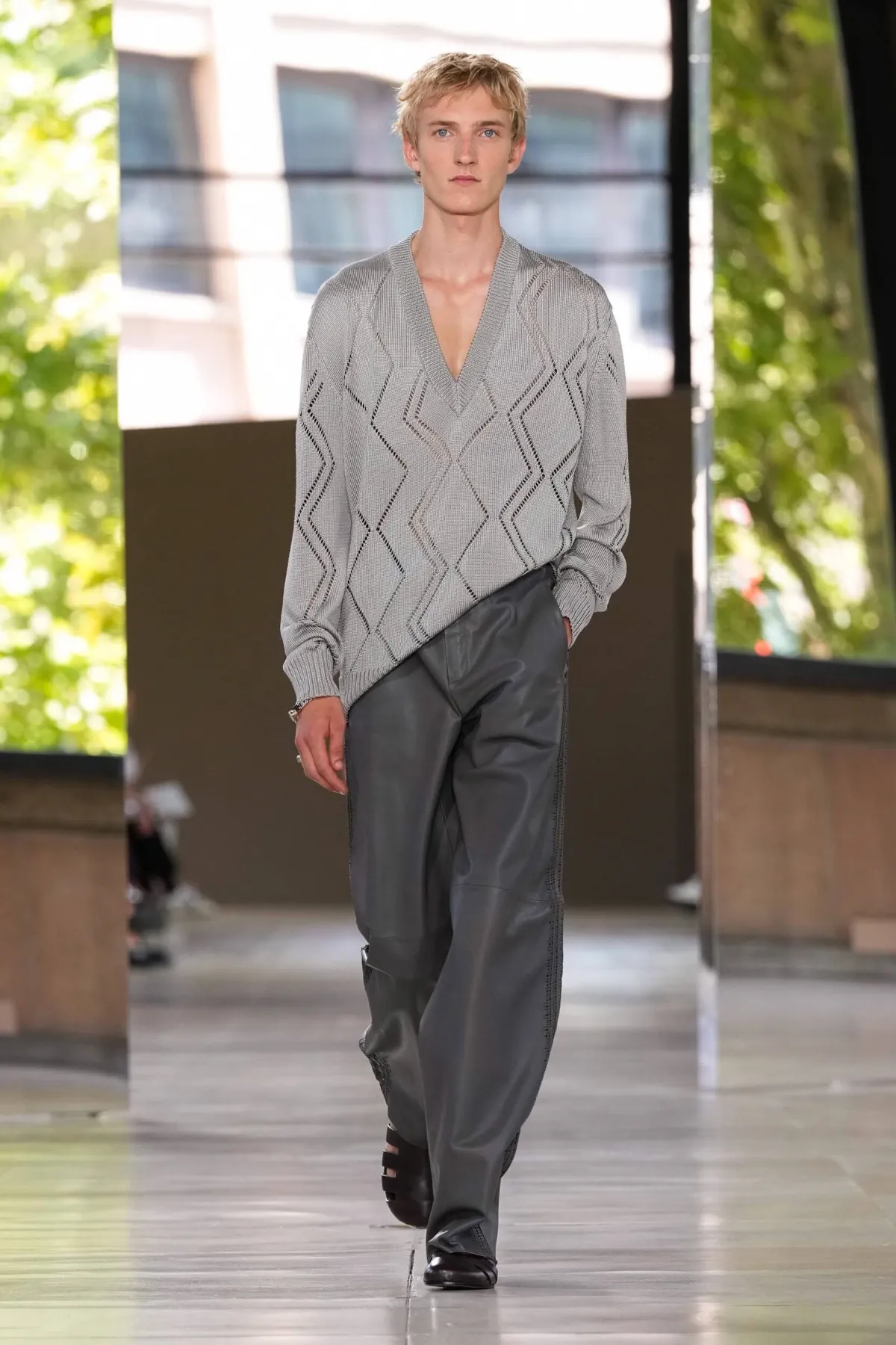 Hermès Printemps 2026 : une approche tactile de la mode masculine