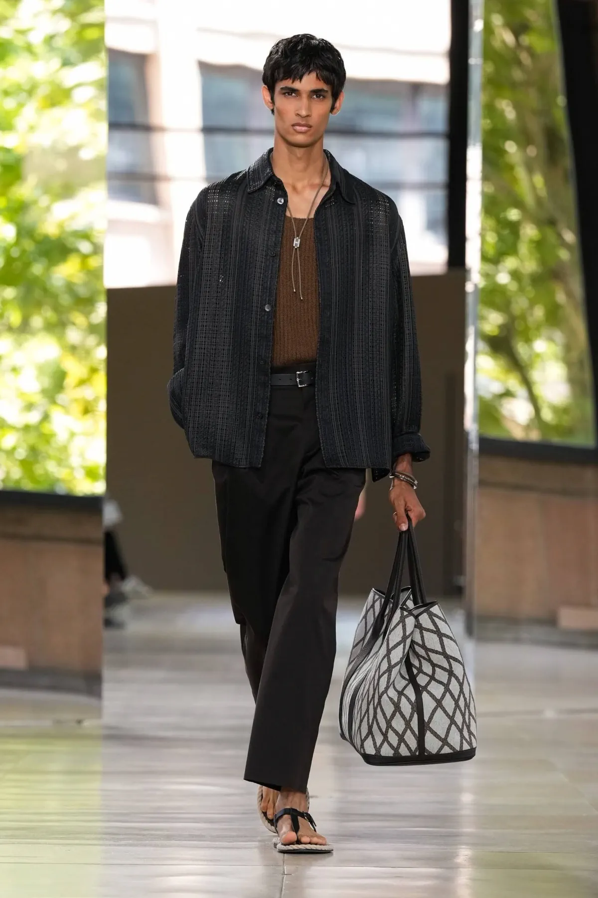 Hermès Printemps 2026 : une approche tactile de la mode masculine