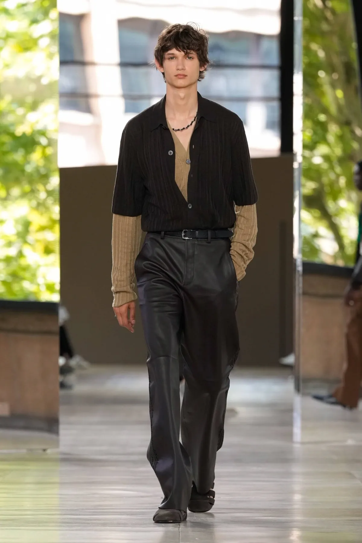Hermès Printemps 2026 : une approche tactile de la mode masculine
