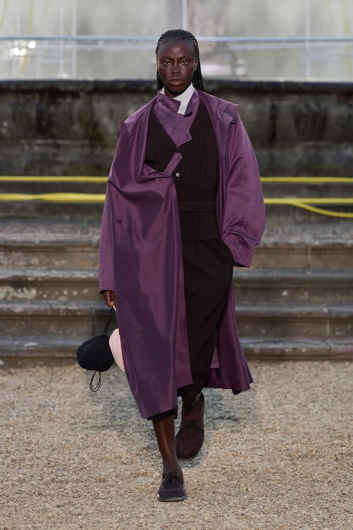 La collection Printemps 2026 de HOMME PLISSÉ ISSEY MIYAKE explore Florence sous un nouveau format nomade