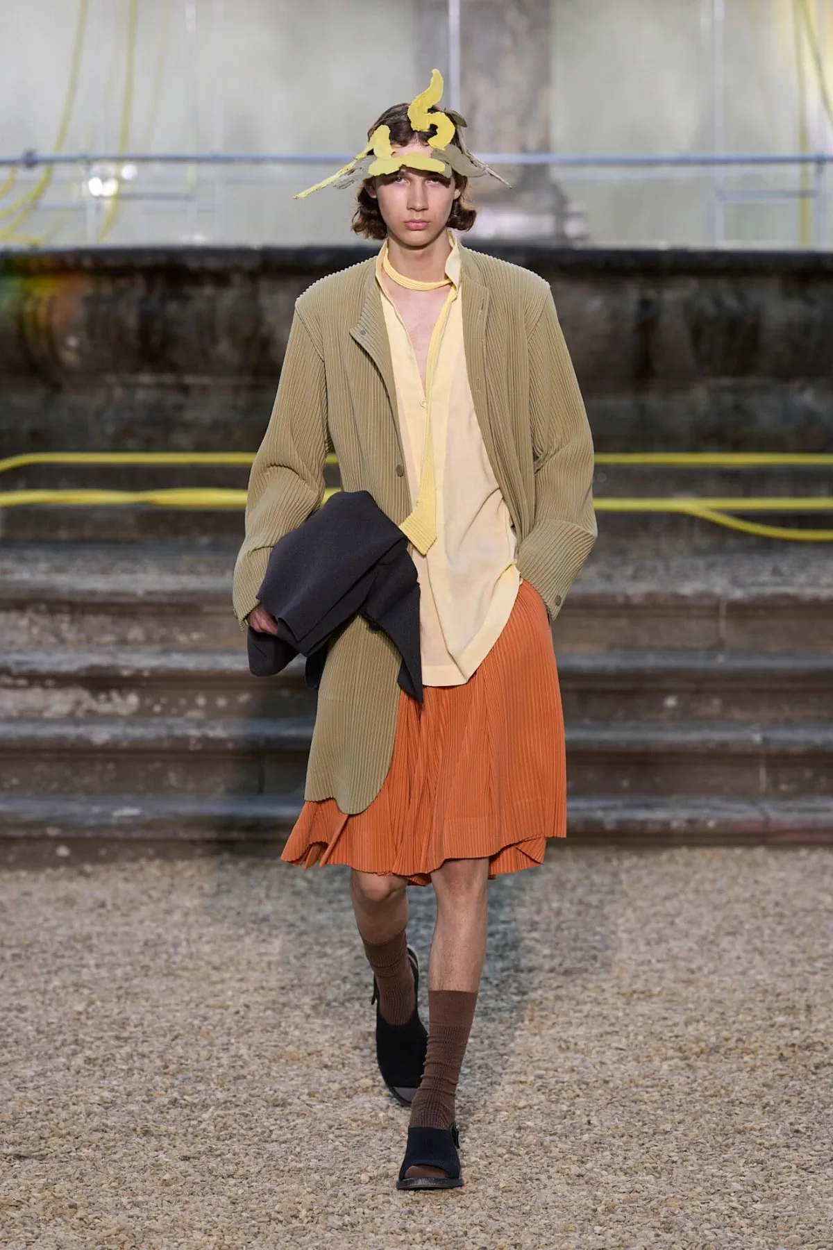 La collection Printemps 2026 de HOMME PLISSÉ ISSEY MIYAKE explore Florence sous un nouveau format nomade