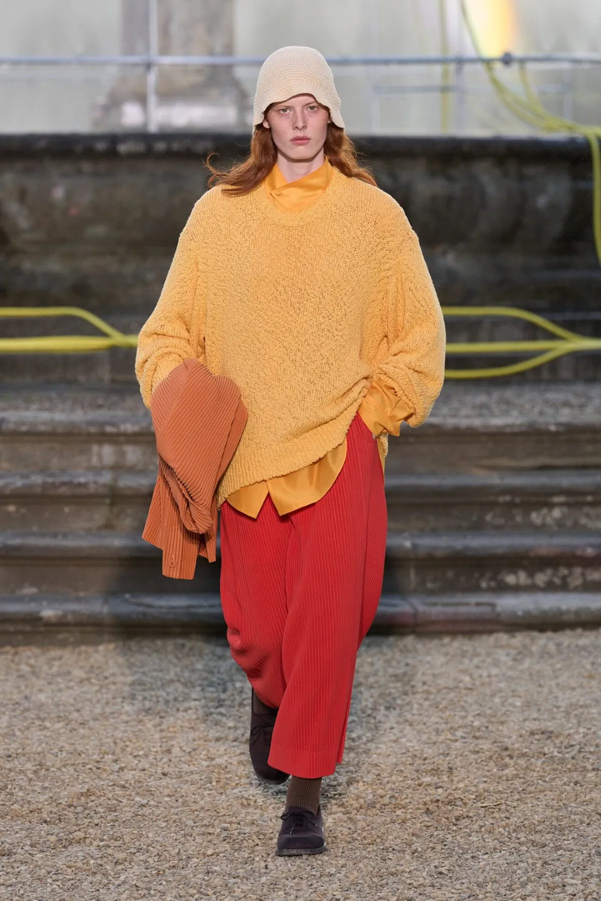 La collection Printemps 2026 de HOMME PLISSÉ ISSEY MIYAKE explore Florence sous un nouveau format nomade