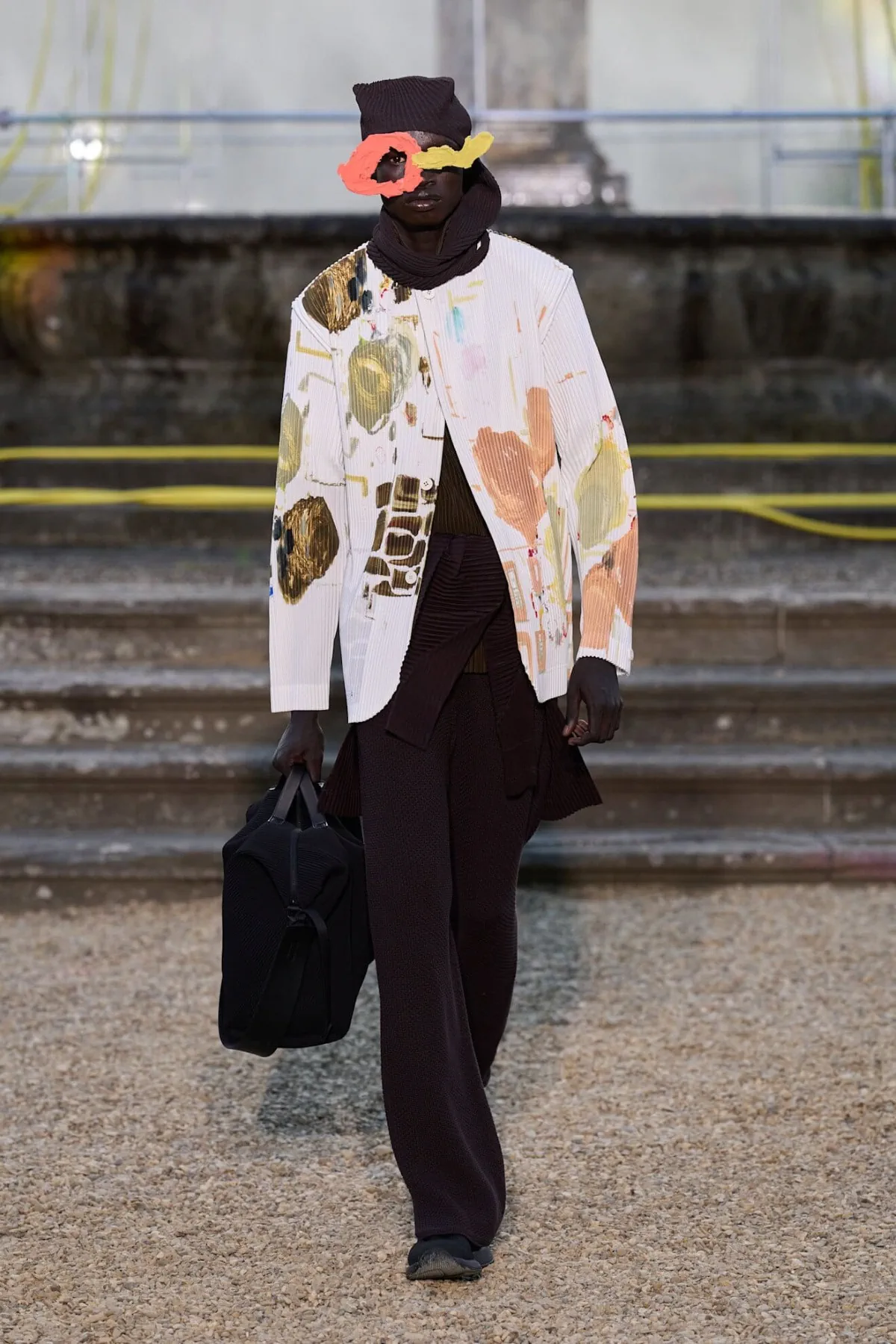 La collection Printemps 2026 de HOMME PLISSÉ ISSEY MIYAKE explore Florence sous un nouveau format nomade