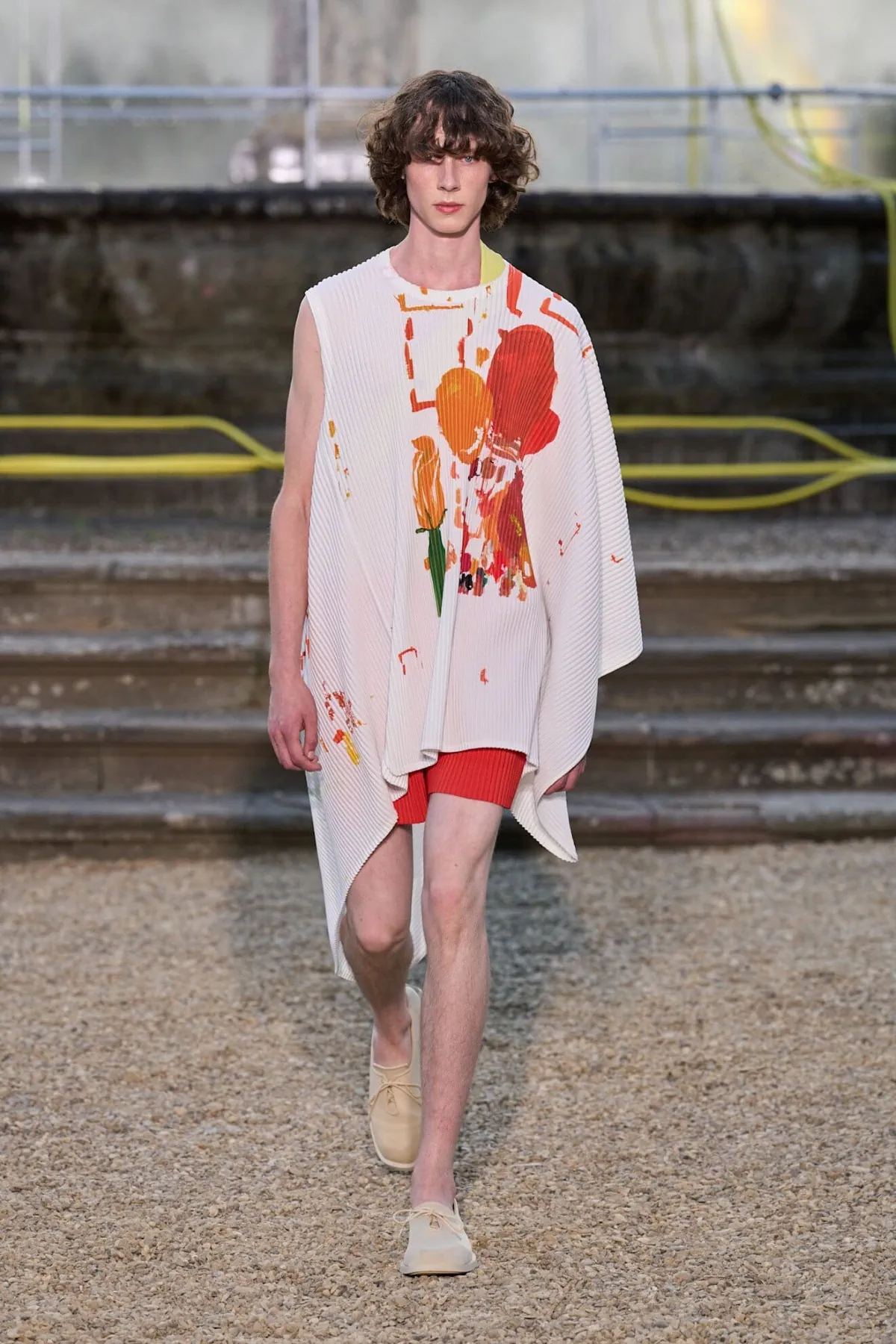 La collection Printemps 2026 de HOMME PLISSÉ ISSEY MIYAKE explore Florence sous un nouveau format nomade
