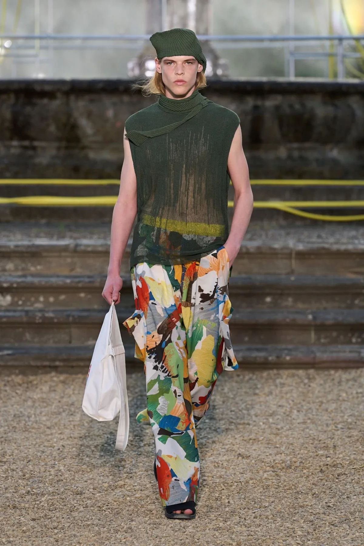 La collection Printemps 2026 de HOMME PLISSÉ ISSEY MIYAKE explore Florence sous un nouveau format nomade