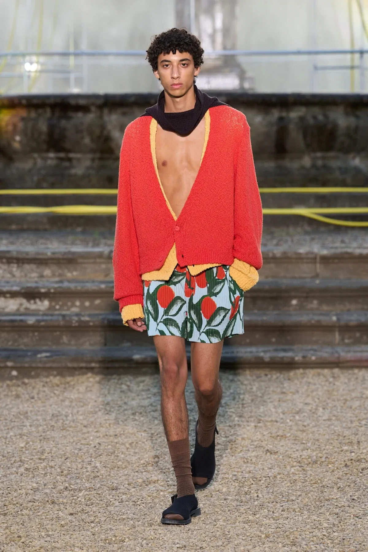 La collection Printemps 2026 de HOMME PLISSÉ ISSEY MIYAKE explore Florence sous un nouveau format nomade
