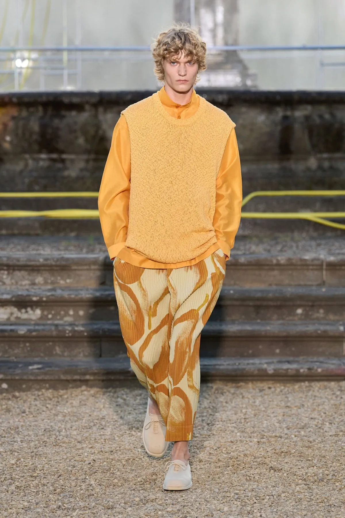 La collection Printemps 2026 de HOMME PLISSÉ ISSEY MIYAKE explore Florence sous un nouveau format nomade