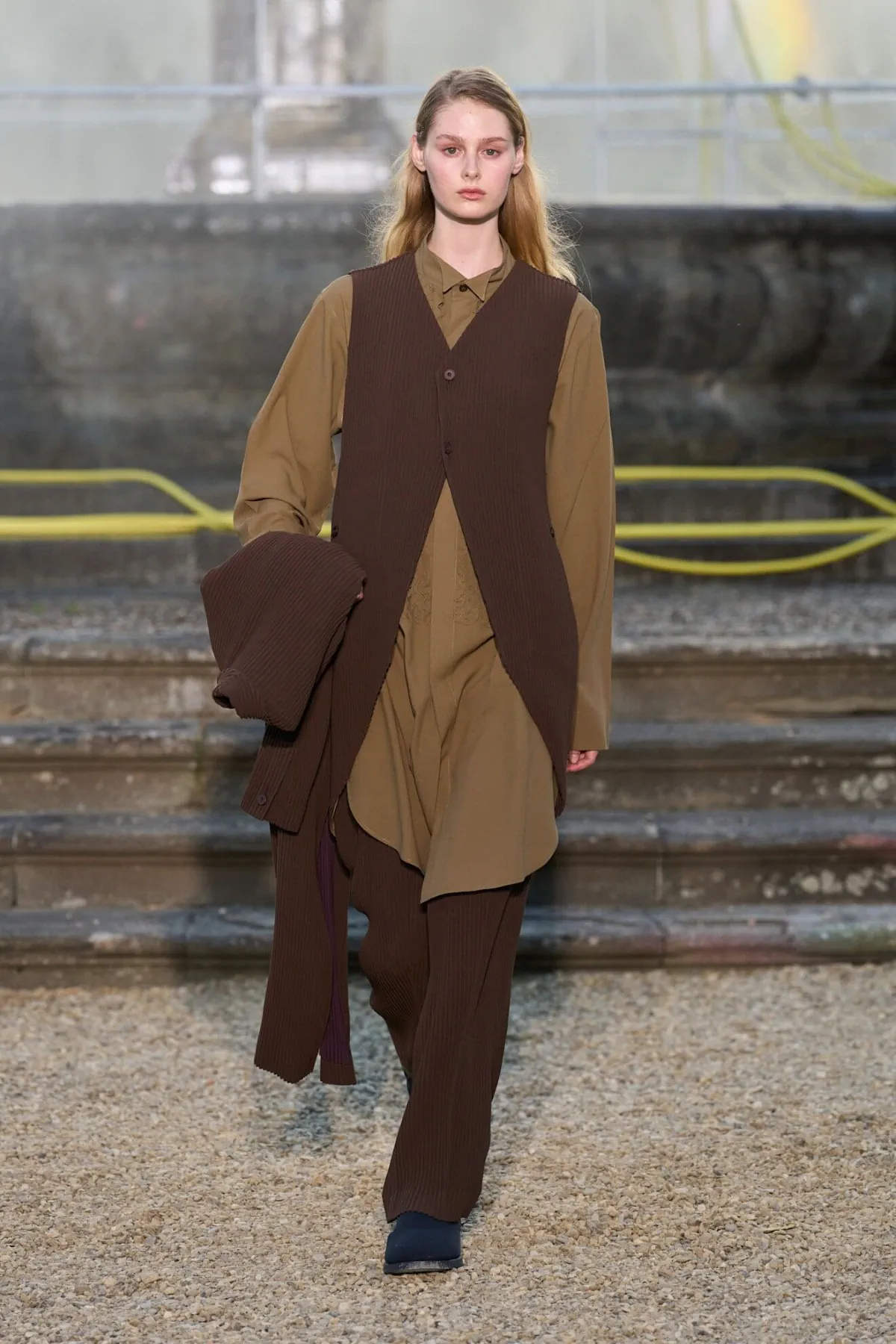La collection Printemps 2026 de HOMME PLISSÉ ISSEY MIYAKE explore Florence sous un nouveau format nomade