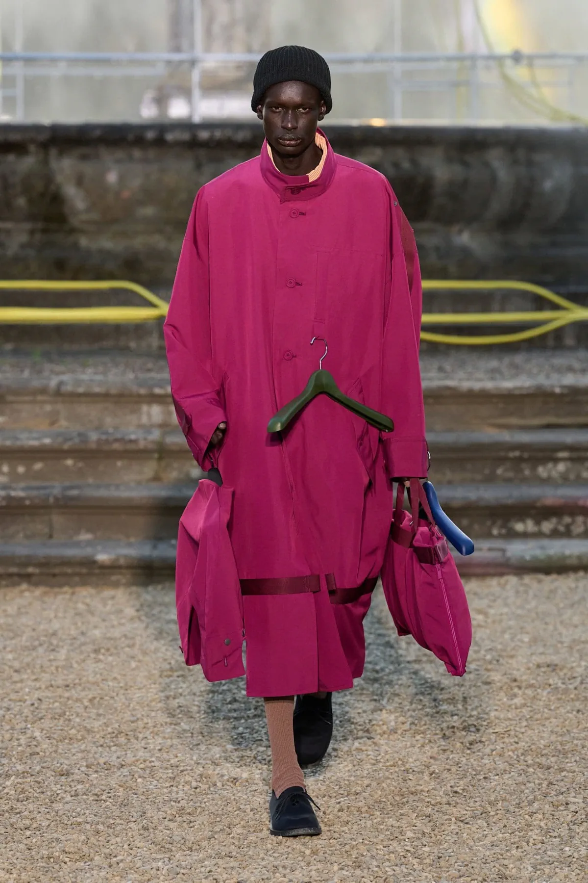 La collection Printemps 2026 de HOMME PLISSÉ ISSEY MIYAKE explore Florence sous un nouveau format nomade