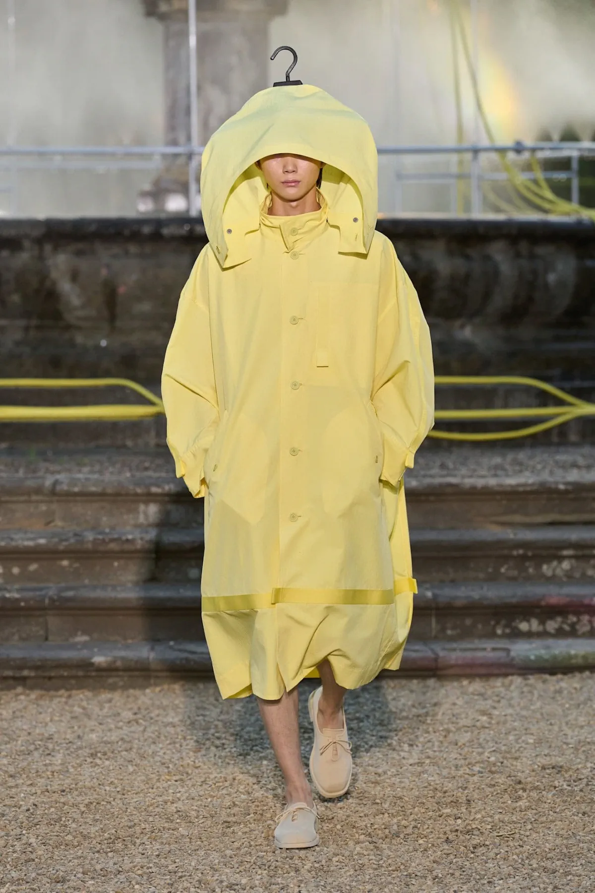 La collection Printemps 2026 de HOMME PLISSÉ ISSEY MIYAKE explore Florence sous un nouveau format nomade