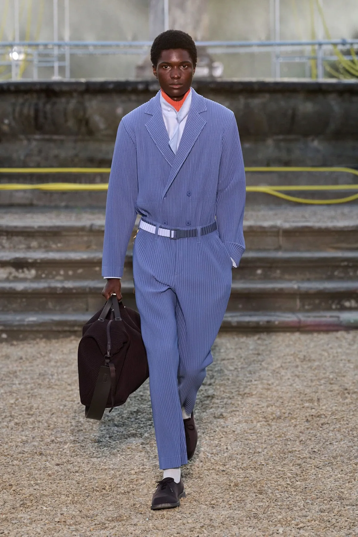 La collection Printemps 2026 de HOMME PLISSÉ ISSEY MIYAKE explore Florence sous un nouveau format nomade
