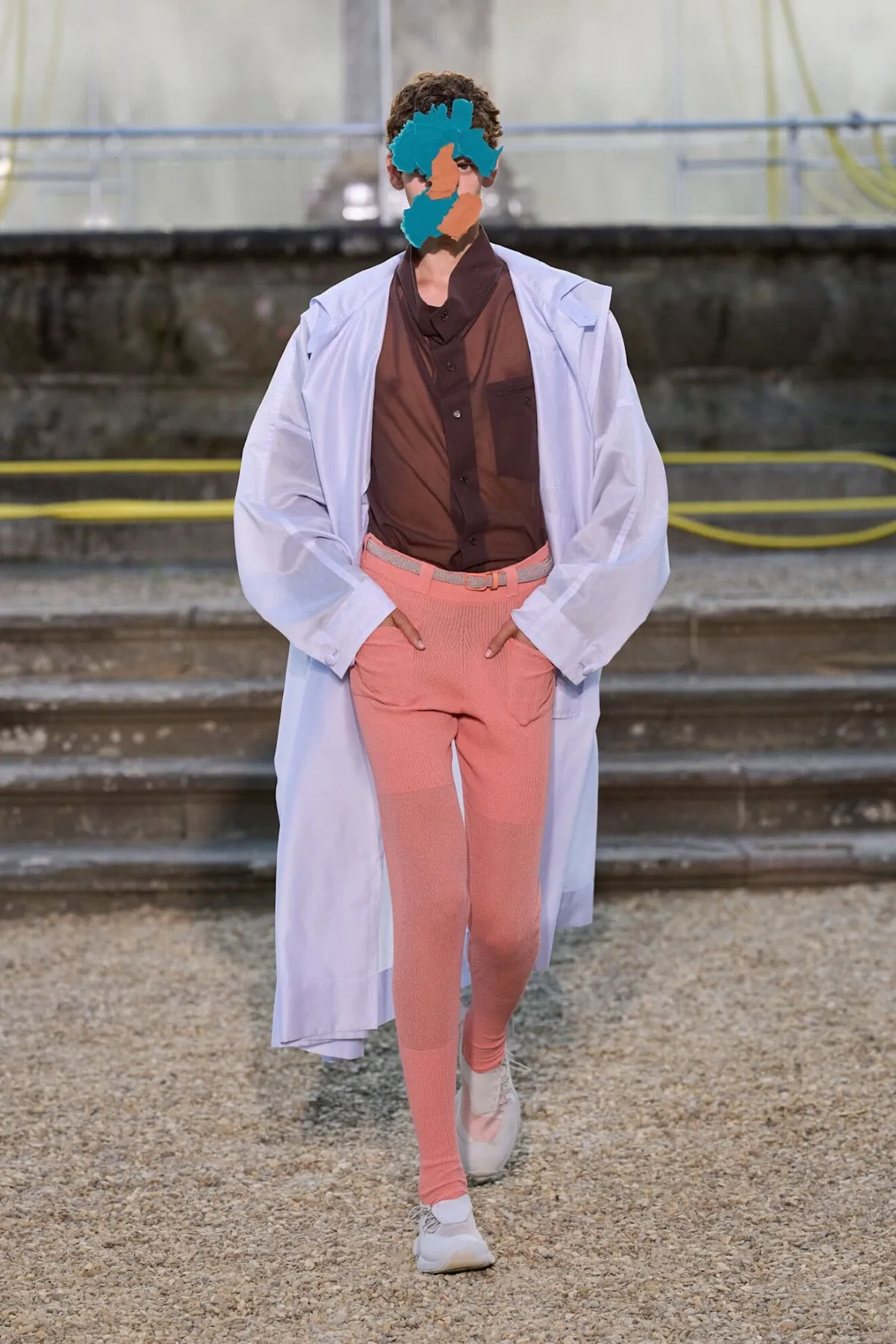 La collection Printemps 2026 de HOMME PLISSÉ ISSEY MIYAKE explore Florence sous un nouveau format nomade