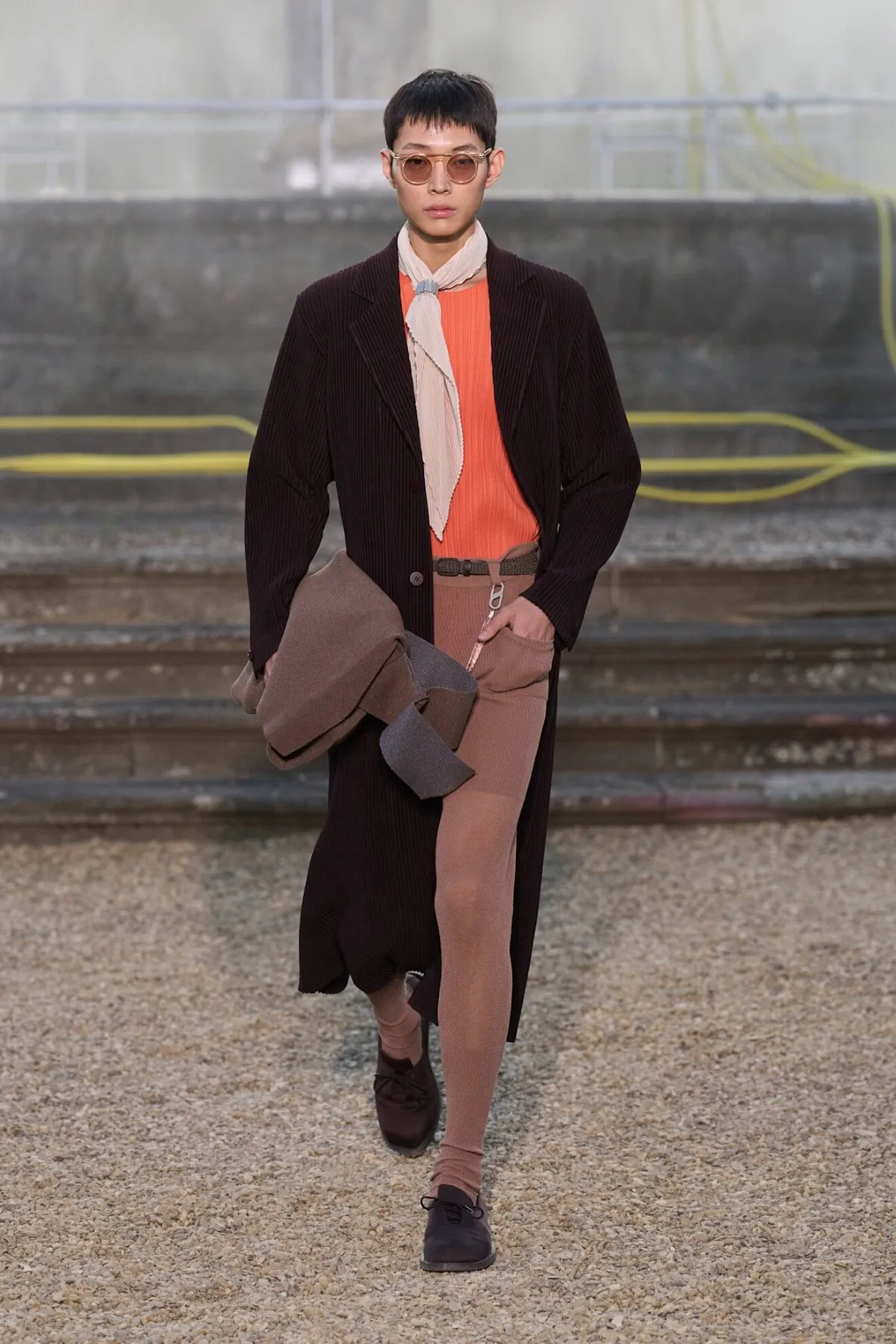 La collection Printemps 2026 de HOMME PLISSÉ ISSEY MIYAKE explore Florence sous un nouveau format nomade