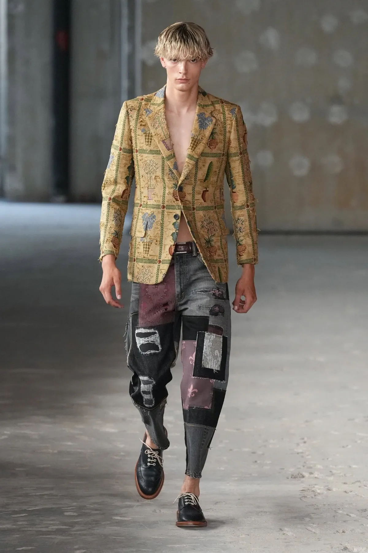 Pour le printemps 2026, Junya Watanabe réinvente le dandy parisien