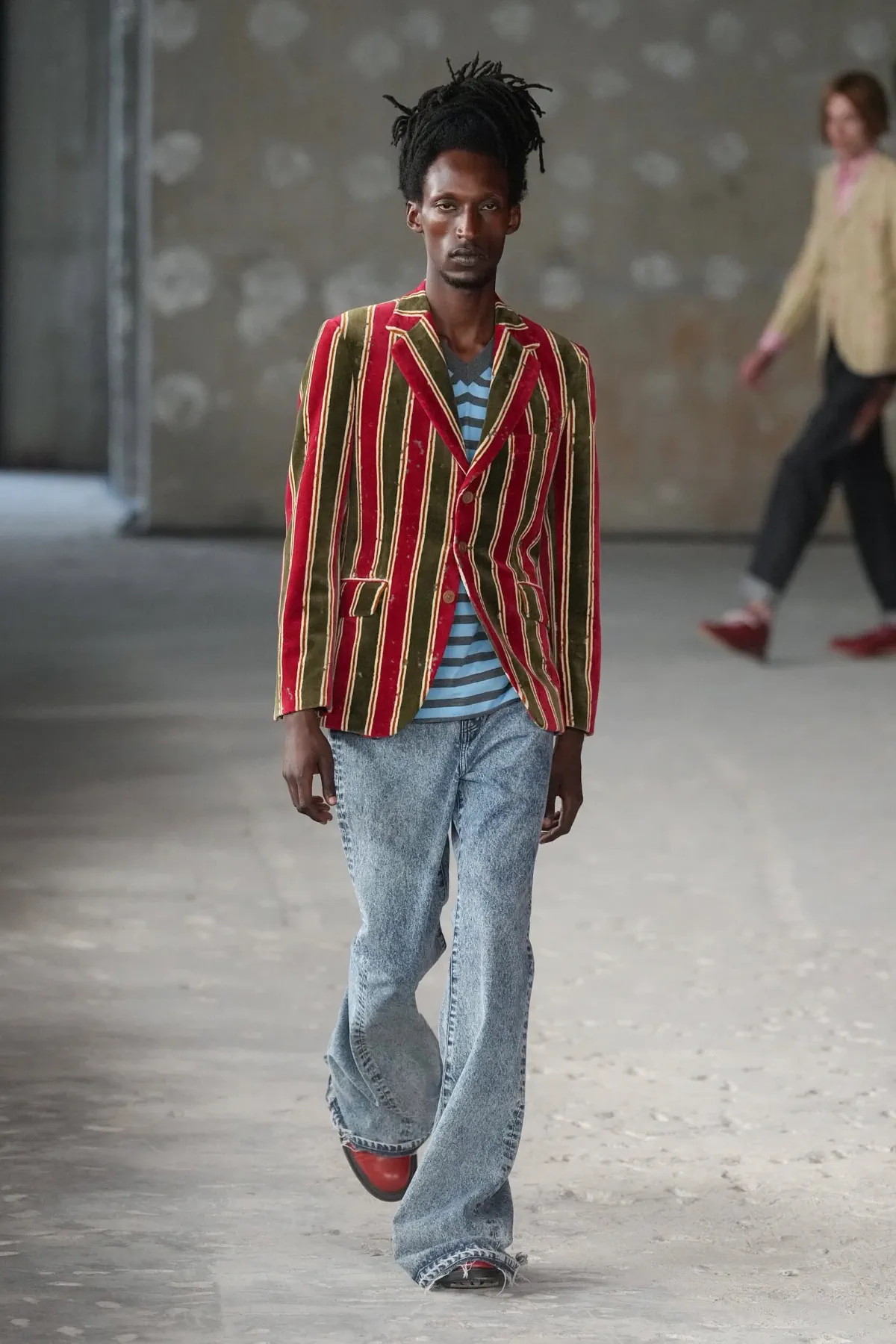 Pour le printemps 2026, Junya Watanabe réinvente le dandy parisien