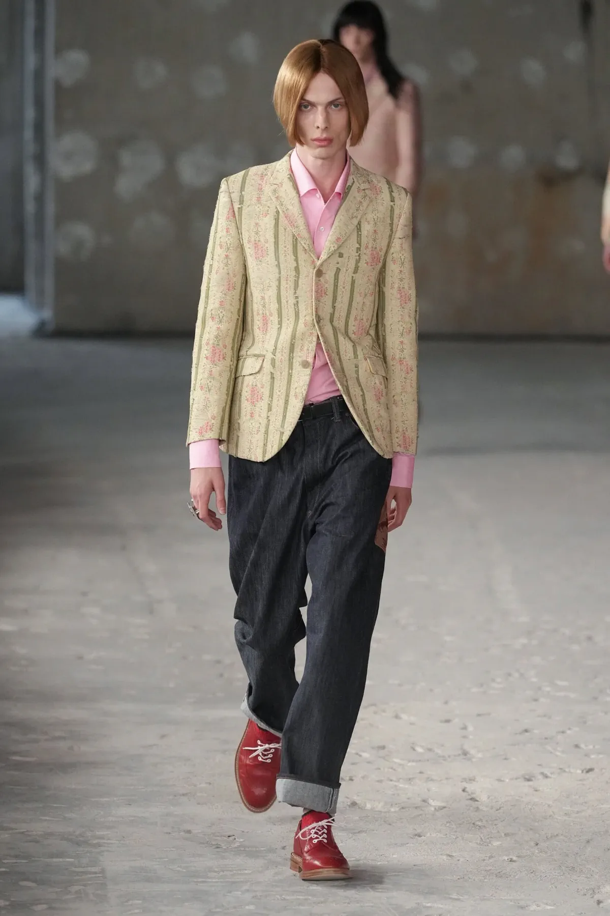 Pour le printemps 2026, Junya Watanabe réinvente le dandy parisien