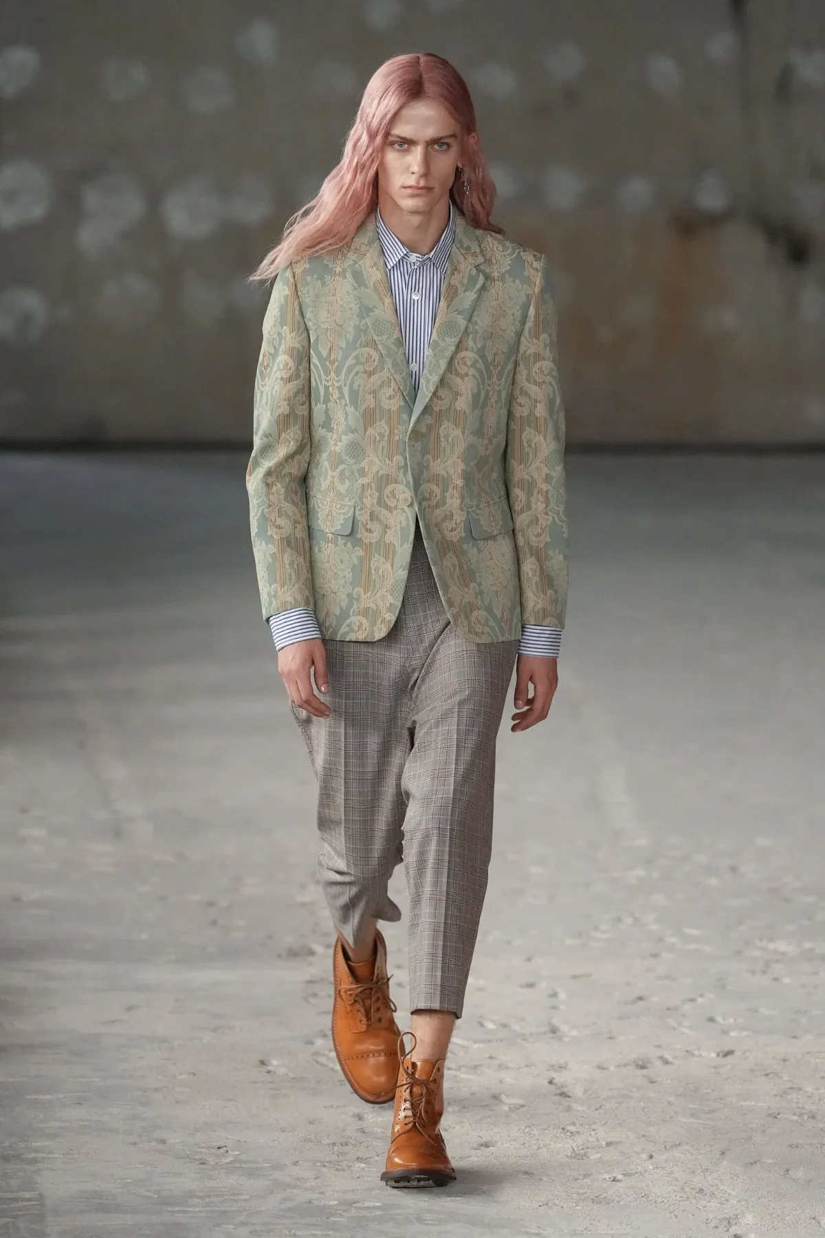 Pour le printemps 2026, Junya Watanabe réinvente le dandy parisien